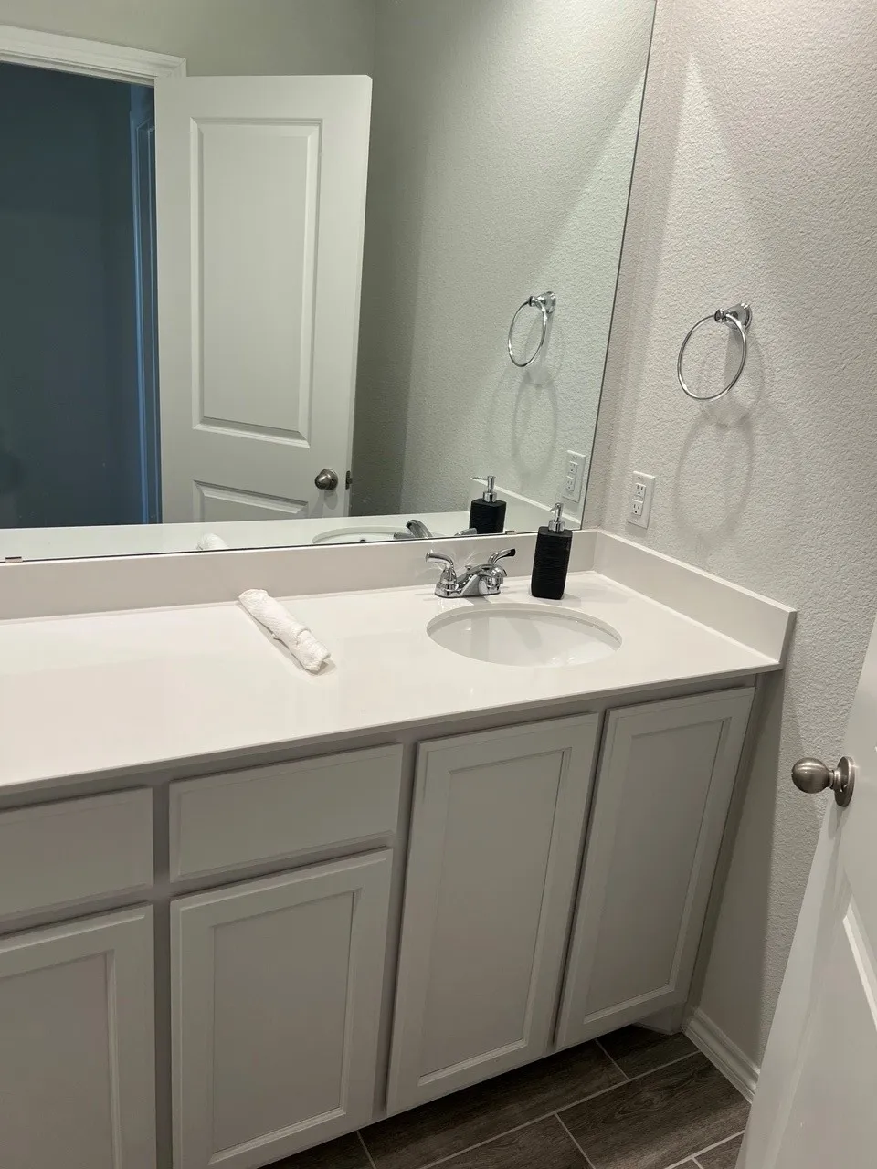 Single Family Residence For Rent in Denton County , 932 Crockett Street, Aubrey, Texas 76227, 5 Bedroom, 3 Bathroom, 2 Garage spaces, 2,600 Sqft, built in 2022, mls#21343879, Real Estate Agent in Aubrey, Homes For Rent in Denton county, Homes For Rent in Aubrey, Realtor in Aubrey Texas, Real Estate Brokerage Independent Realty Texas, Luminita Cordes Realtor
