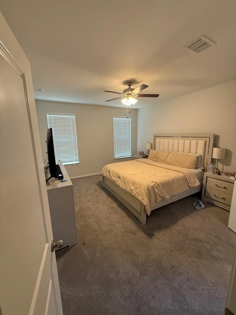 Single Family Residence For Rent in Denton County , 932 Crockett Street, Aubrey, Texas 76227, 5 Bedroom, 3 Bathroom, 2 Garage spaces, 2,600 Sqft, built in 2022, mls#21343879, Real Estate Agent in Aubrey, Homes For Rent in Denton county, Homes For Rent in Aubrey, Realtor in Aubrey Texas, Real Estate Brokerage Independent Realty Texas, Luminita Cordes Realtor