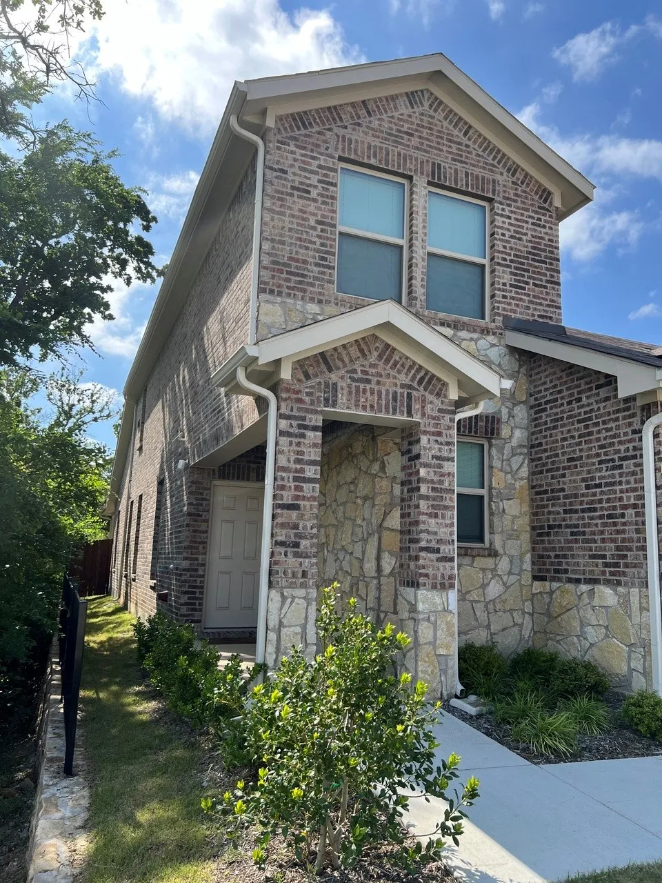 Single Family Residence For Rent in Denton County , 932 Crockett Street, Aubrey, Texas 76227, 5 Bedroom, 3 Bathroom, 2 Garage spaces, 2,600 Sqft, built in 2022, mls#21343879, Real Estate Agent in Aubrey, Homes For Rent in Denton county, Homes For Rent in Aubrey, Realtor in Aubrey Texas, Real Estate Brokerage Independent Realty Texas, Luminita Cordes Realtor