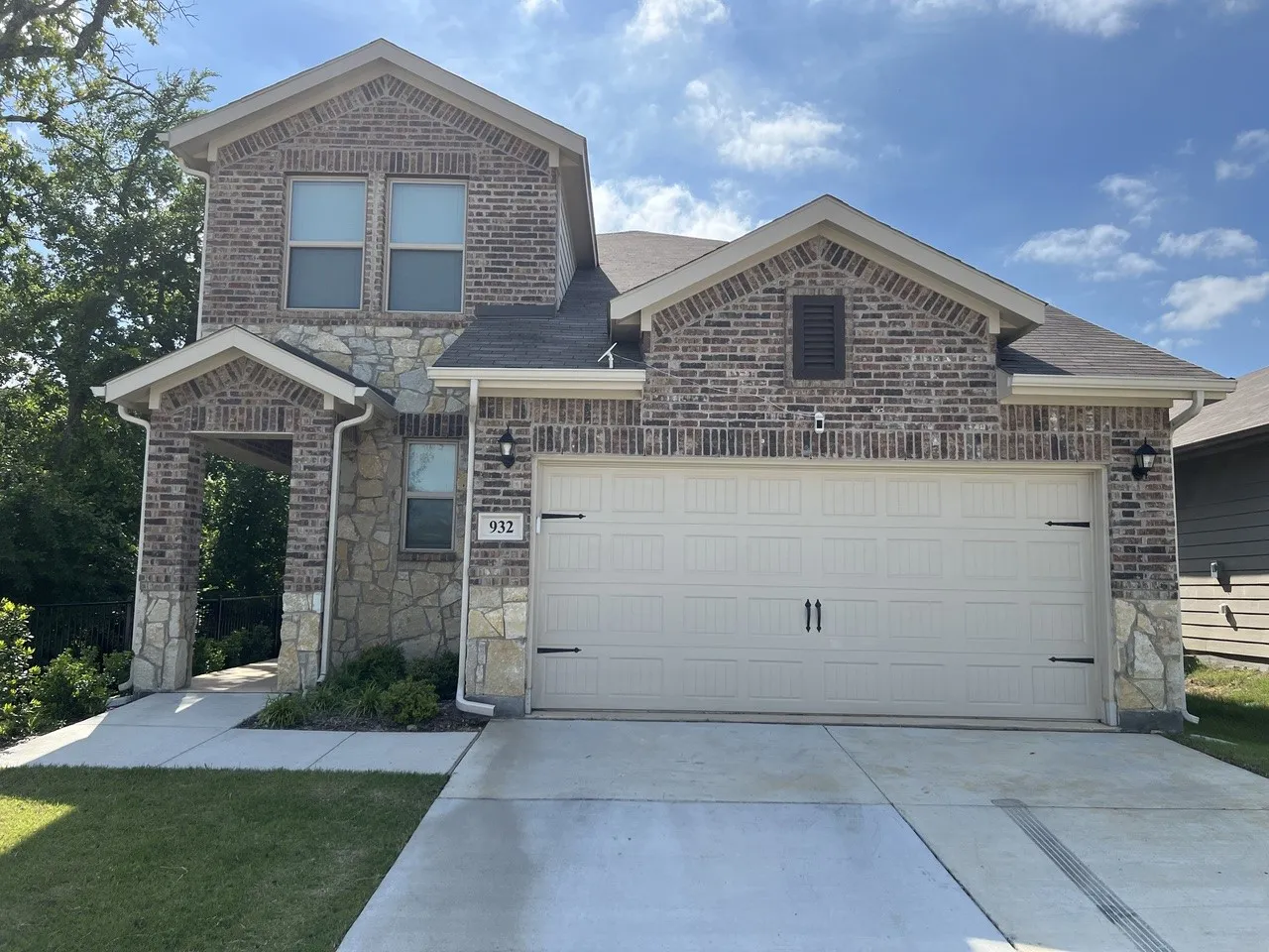 Single Family Residence For Rent in Denton County , 932 Crockett Street, Aubrey, Texas 76227, 5 Bedroom, 3 Bathroom, 2 Garage spaces, 2,600 Sqft, built in 2022, mls#21343879, Real Estate Agent in Aubrey, Homes For Rent in Denton county, Homes For Rent in Aubrey, Realtor in Aubrey Texas, Real Estate Brokerage Independent Realty Texas, Luminita Cordes Realtor