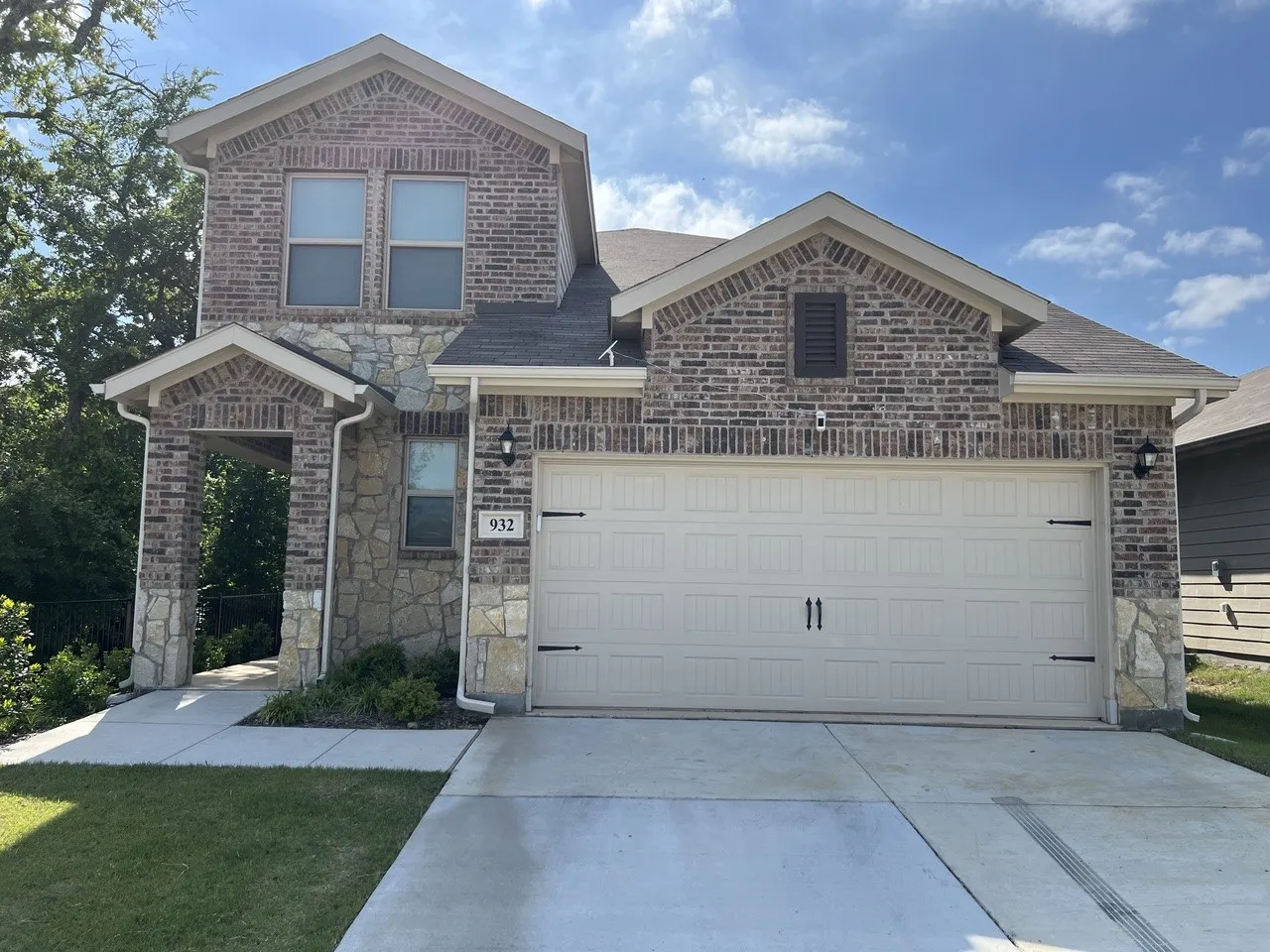 Single Family Residence For Rent in Denton County , 932 Crockett Street, Aubrey, Texas 76227, 5 Bedroom, 3 Bathroom, 2 Garage spaces, 2,600 Sqft, built in 2022, mls#21343879, Real Estate Agent in Aubrey, Homes For Rent in Denton county, Homes For Rent in Aubrey, Realtor in Aubrey Texas, Real Estate Brokerage Independent Realty Texas, Luminita Cordes Realtor