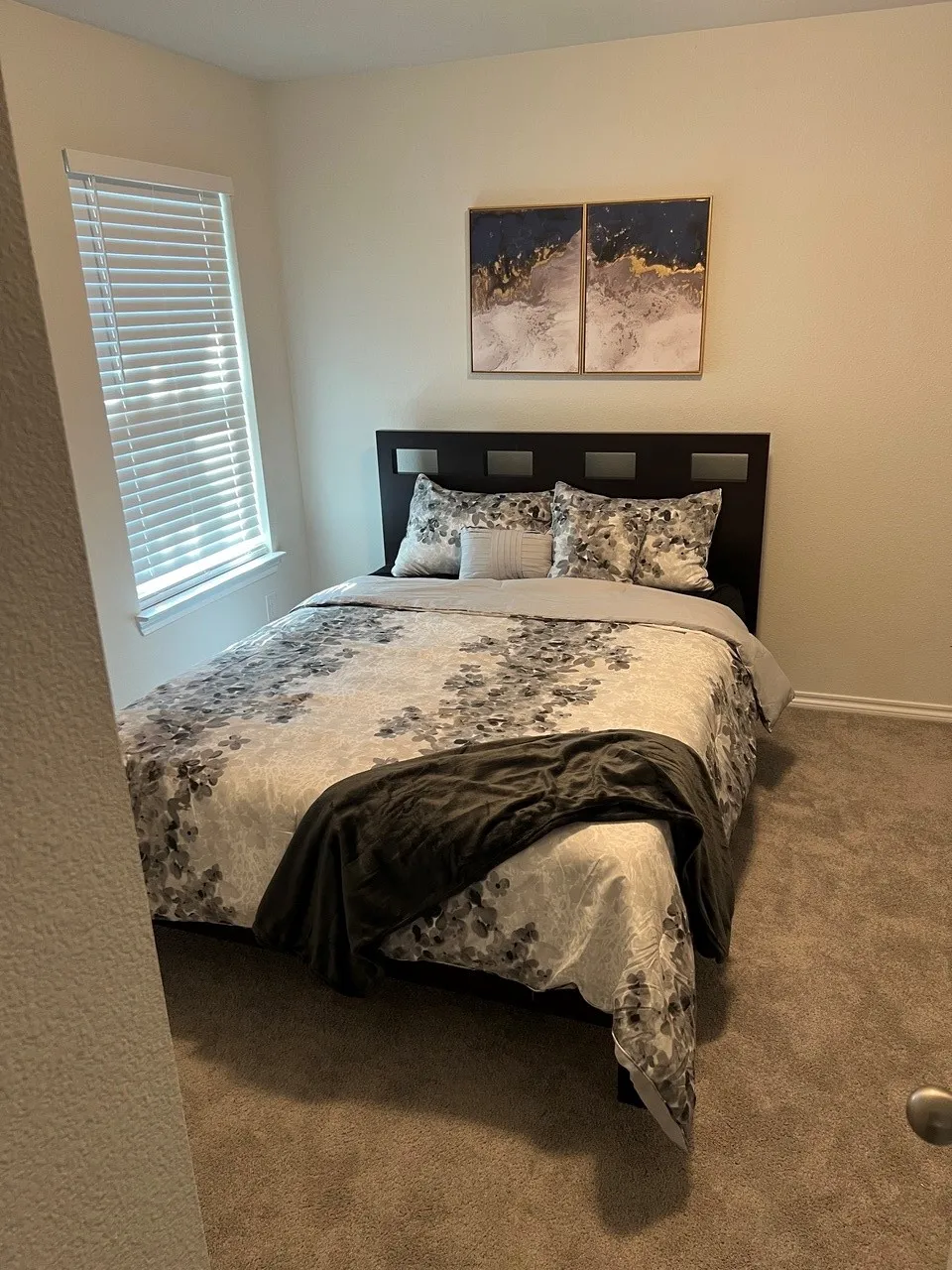 Single Family Residence For Rent in Denton County , 932 Crockett Street, Aubrey, Texas 76227, 5 Bedroom, 3 Bathroom, 2 Garage spaces, 2,600 Sqft, built in 2022, mls#21343879, Real Estate Agent in Aubrey, Homes For Rent in Denton county, Homes For Rent in Aubrey, Realtor in Aubrey Texas, Real Estate Brokerage Independent Realty Texas, Luminita Cordes Realtor