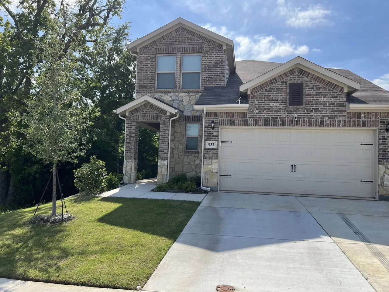Single Family Residence For Rent in Denton County , 932 Crockett Street, Aubrey, Texas 76227, 5 Bedroom, 3 Bathroom, 2 Garage spaces, 2,600 Sqft, built in 2022, mls#21343879, Real Estate Agent in Aubrey, Homes For Rent in Denton county, Homes For Rent in Aubrey, Realtor in Aubrey Texas, Real Estate Brokerage Independent Realty Texas, Luminita Cordes Realtor