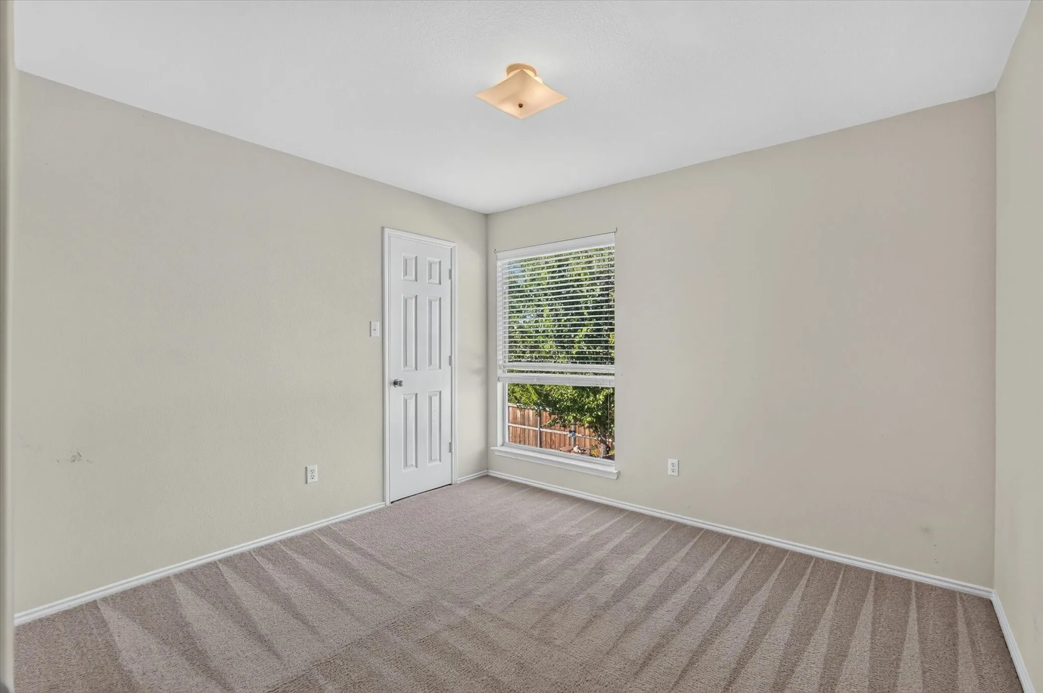 Single Family Residence For Sale in Dallas County , 504 Hampton Court, Seagoville, Texas 75159, 3 Bedroom, 2 Bathroom, 2 Garage spaces, 1,855 Sqft, built in 2005, mls#21343763, Real Estate Agent in Seagoville, Homes For Sale in Dallas county, Homes For Sale in Seagoville, Realtor in Seagoville Texas, Real Estate Brokerage Independent Realty Texas, Luminita Cordes Realtor