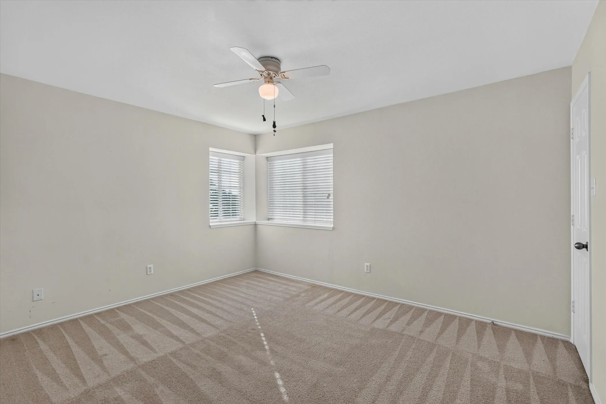 Single Family Residence For Sale in Dallas County , 504 Hampton Court, Seagoville, Texas 75159, 3 Bedroom, 2 Bathroom, 2 Garage spaces, 1,855 Sqft, built in 2005, mls#21343763, Real Estate Agent in Seagoville, Homes For Sale in Dallas county, Homes For Sale in Seagoville, Realtor in Seagoville Texas, Real Estate Brokerage Independent Realty Texas, Luminita Cordes Realtor