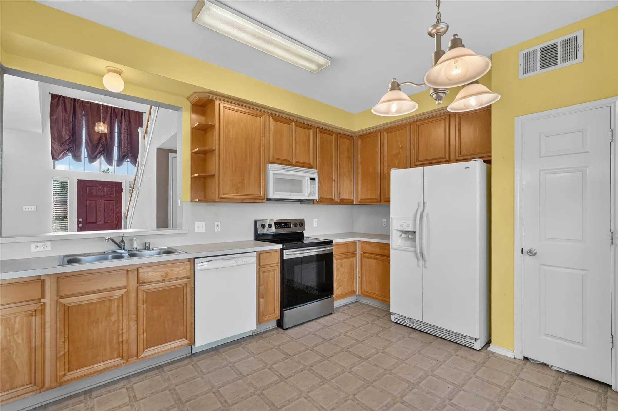 Single Family Residence For Sale in Dallas County , 504 Hampton Court, Seagoville, Texas 75159, 3 Bedroom, 2 Bathroom, 2 Garage spaces, 1,855 Sqft, built in 2005, mls#21343763, Real Estate Agent in Seagoville, Homes For Sale in Dallas county, Homes For Sale in Seagoville, Realtor in Seagoville Texas, Real Estate Brokerage Independent Realty Texas, Luminita Cordes Realtor