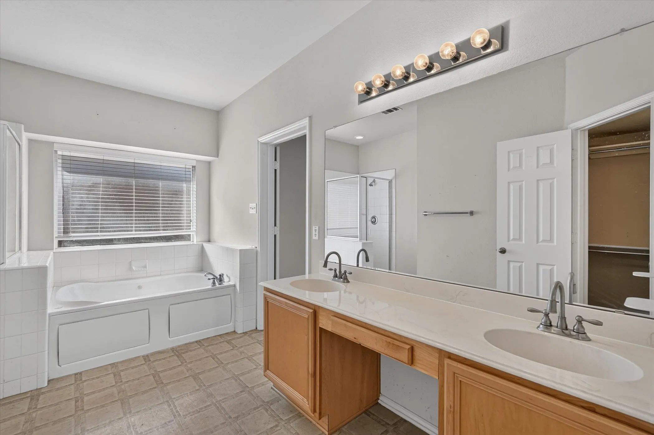 Single Family Residence For Sale in Dallas County , 504 Hampton Court, Seagoville, Texas 75159, 3 Bedroom, 2 Bathroom, 2 Garage spaces, 1,855 Sqft, built in 2005, mls#21343763, Real Estate Agent in Seagoville, Homes For Sale in Dallas county, Homes For Sale in Seagoville, Realtor in Seagoville Texas, Real Estate Brokerage Independent Realty Texas, Luminita Cordes Realtor