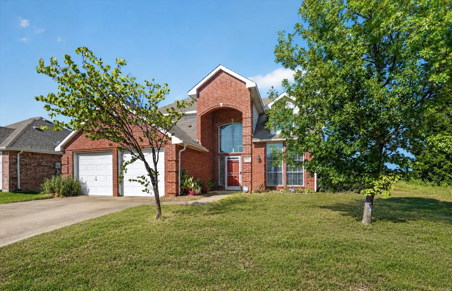 Single Family Residence For Sale in Dallas County , 504 Hampton Court, Seagoville, Texas 75159, 3 Bedroom, 2 Bathroom, 2 Garage spaces, 1,855 Sqft, built in 2005, mls#21343763, Real Estate Agent in Seagoville, Homes For Sale in Dallas county, Homes For Sale in Seagoville, Realtor in Seagoville Texas, Real Estate Brokerage Independent Realty Texas, Luminita Cordes Realtor