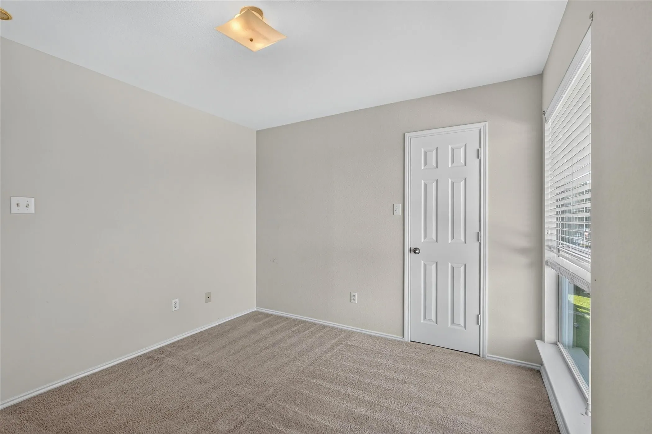 Single Family Residence For Sale in Dallas County , 504 Hampton Court, Seagoville, Texas 75159, 3 Bedroom, 2 Bathroom, 2 Garage spaces, 1,855 Sqft, built in 2005, mls#21343763, Real Estate Agent in Seagoville, Homes For Sale in Dallas county, Homes For Sale in Seagoville, Realtor in Seagoville Texas, Real Estate Brokerage Independent Realty Texas, Luminita Cordes Realtor