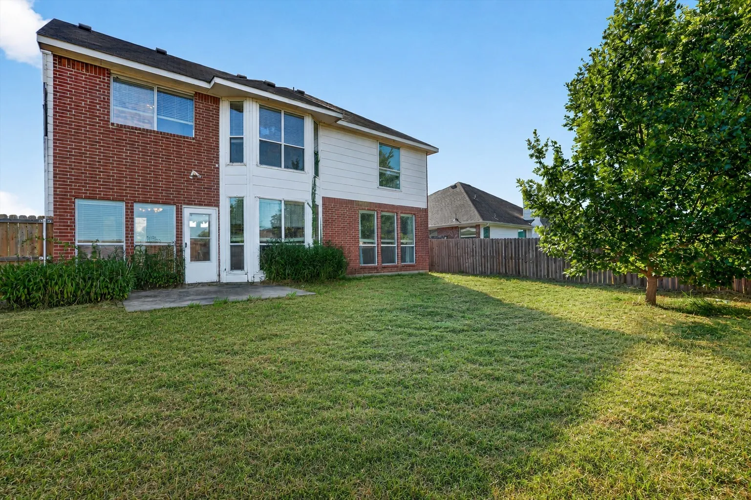 Single Family Residence For Sale in Dallas County , 504 Hampton Court, Seagoville, Texas 75159, 3 Bedroom, 2 Bathroom, 2 Garage spaces, 1,855 Sqft, built in 2005, mls#21343763, Real Estate Agent in Seagoville, Homes For Sale in Dallas county, Homes For Sale in Seagoville, Realtor in Seagoville Texas, Real Estate Brokerage Independent Realty Texas, Luminita Cordes Realtor