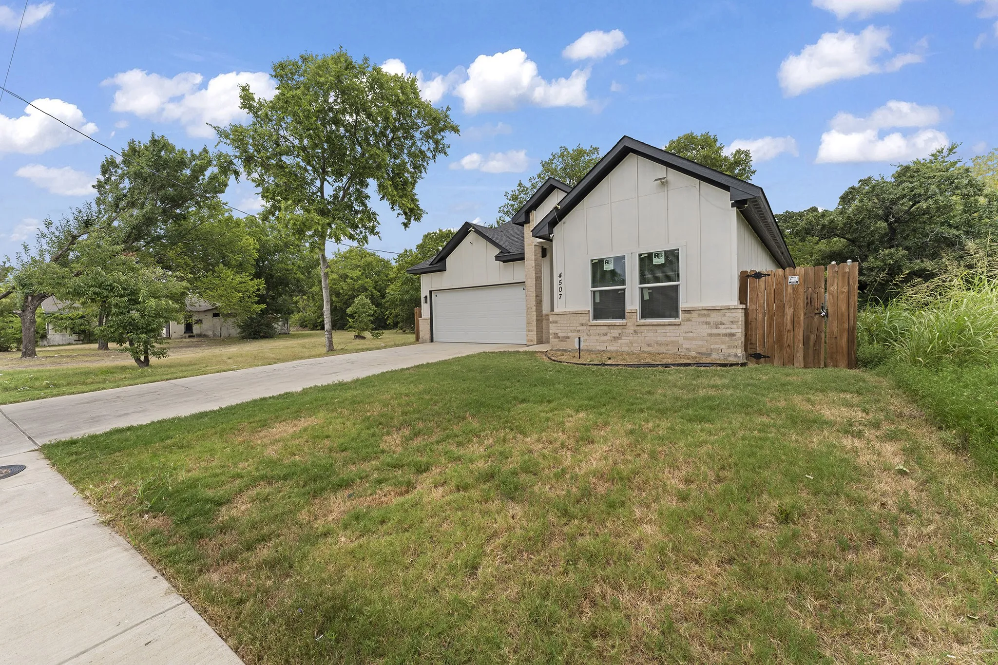 Single Family Residence For Sale in Dallas County , 4507 Metropolitan Avenue, Dallas, Texas 75210, 3 Bedroom, 2 Bathroom, 2 Garage spaces, 1,755 Sqft, built in 2025, mls#21340884, Real Estate Agent in Dallas, Homes For Sale in Dallas county, Homes For Sale in Dallas, Realtor in Dallas Texas, Real Estate Brokerage Independent Realty Texas, Luminita Cordes Realtor