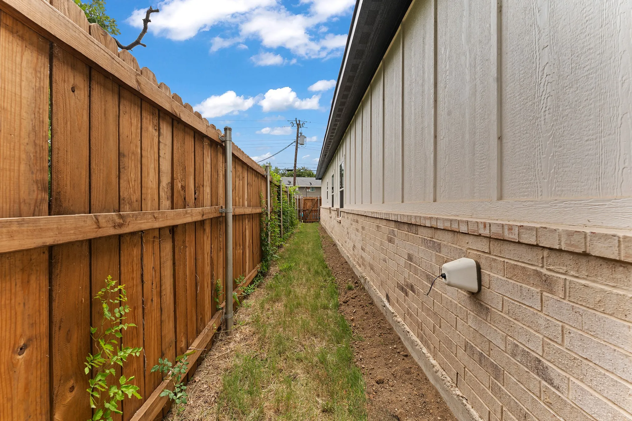 Single Family Residence For Sale in Dallas County , 4507 Metropolitan Avenue, Dallas, Texas 75210, 3 Bedroom, 2 Bathroom, 2 Garage spaces, 1,755 Sqft, built in 2025, mls#21340884, Real Estate Agent in Dallas, Homes For Sale in Dallas county, Homes For Sale in Dallas, Realtor in Dallas Texas, Real Estate Brokerage Independent Realty Texas, Luminita Cordes Realtor