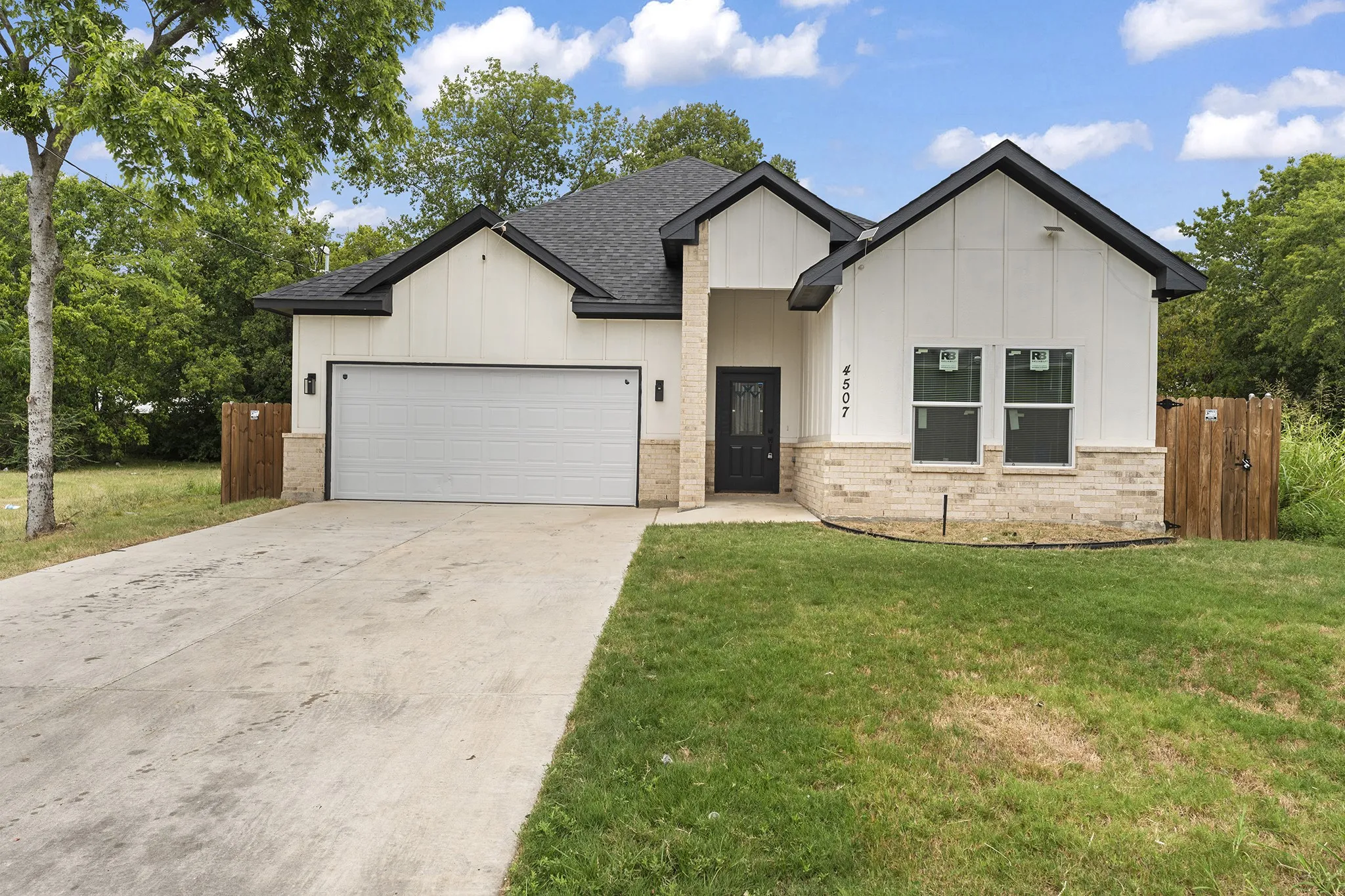 Single Family Residence For Sale in Dallas County , 4507 Metropolitan Avenue, Dallas, Texas 75210, 3 Bedroom, 2 Bathroom, 2 Garage spaces, 1,755 Sqft, built in 2025, mls#21340884, Real Estate Agent in Dallas, Homes For Sale in Dallas county, Homes For Sale in Dallas, Realtor in Dallas Texas, Real Estate Brokerage Independent Realty Texas, Luminita Cordes Realtor