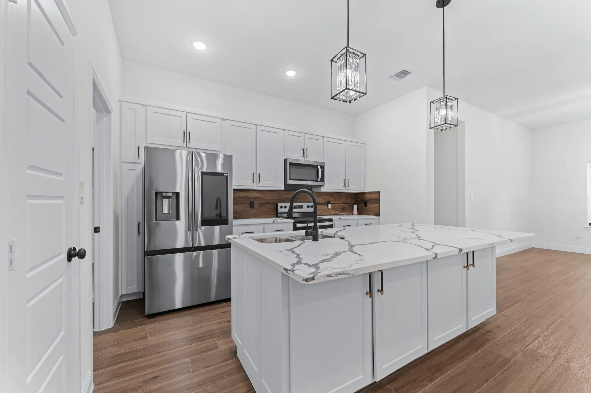 Single Family Residence For Sale in Dallas County , 4507 Metropolitan Avenue, Dallas, Texas 75210, 3 Bedroom, 2 Bathroom, 2 Garage spaces, 1,755 Sqft, built in 2025, mls#21340884, Real Estate Agent in Dallas, Homes For Sale in Dallas county, Homes For Sale in Dallas, Realtor in Dallas Texas, Real Estate Brokerage Independent Realty Texas, Luminita Cordes Realtor