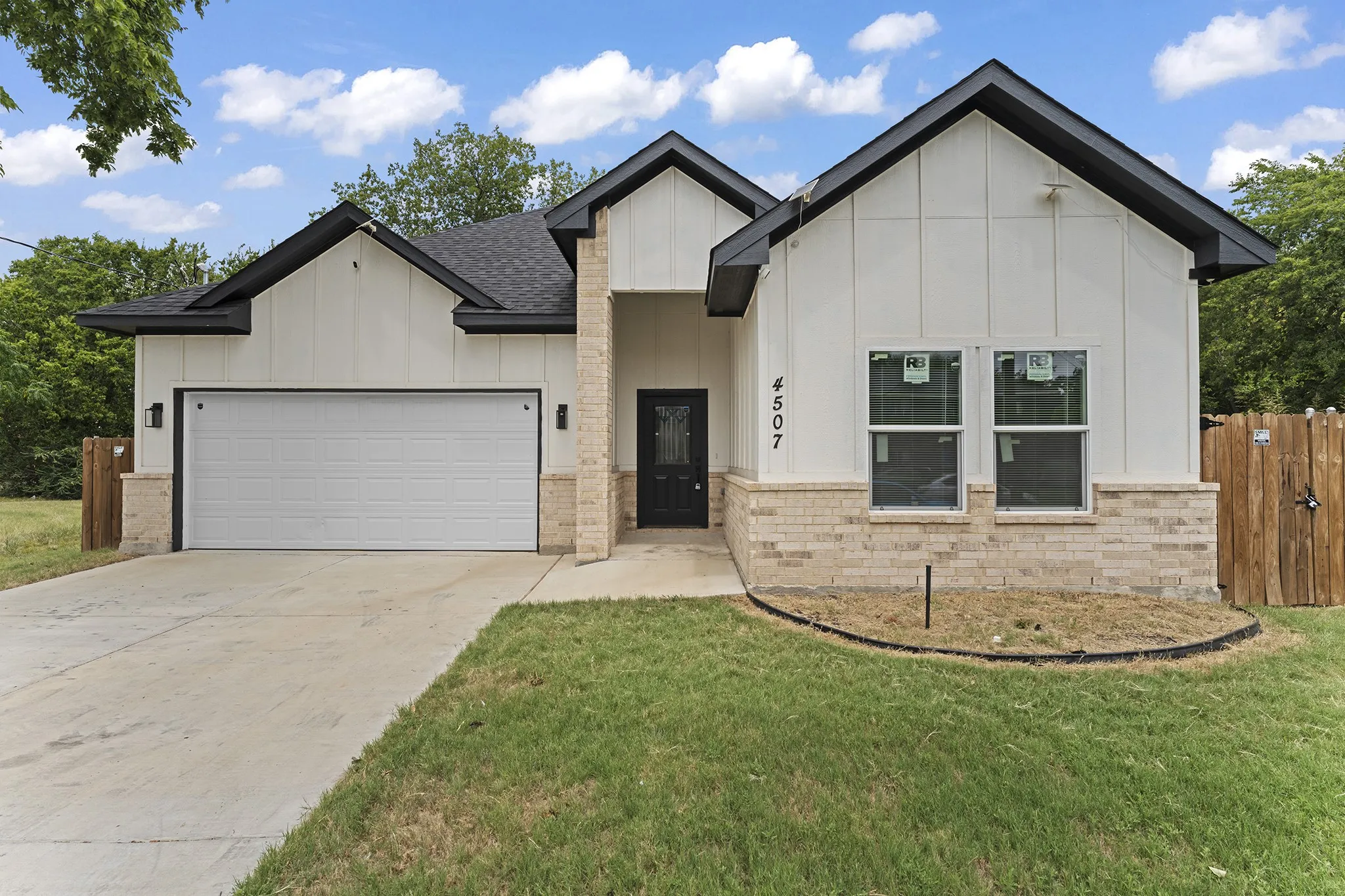 Single Family Residence For Sale in Dallas County , 4507 Metropolitan Avenue, Dallas, Texas 75210, 3 Bedroom, 2 Bathroom, 2 Garage spaces, 1,755 Sqft, built in 2025, mls#21340884, Real Estate Agent in Dallas, Homes For Sale in Dallas county, Homes For Sale in Dallas, Realtor in Dallas Texas, Real Estate Brokerage Independent Realty Texas, Luminita Cordes Realtor