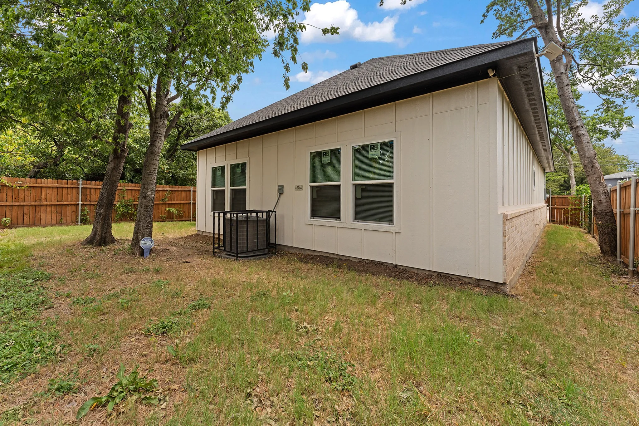 Single Family Residence For Sale in Dallas County , 4507 Metropolitan Avenue, Dallas, Texas 75210, 3 Bedroom, 2 Bathroom, 2 Garage spaces, 1,755 Sqft, built in 2025, mls#21340884, Real Estate Agent in Dallas, Homes For Sale in Dallas county, Homes For Sale in Dallas, Realtor in Dallas Texas, Real Estate Brokerage Independent Realty Texas, Luminita Cordes Realtor