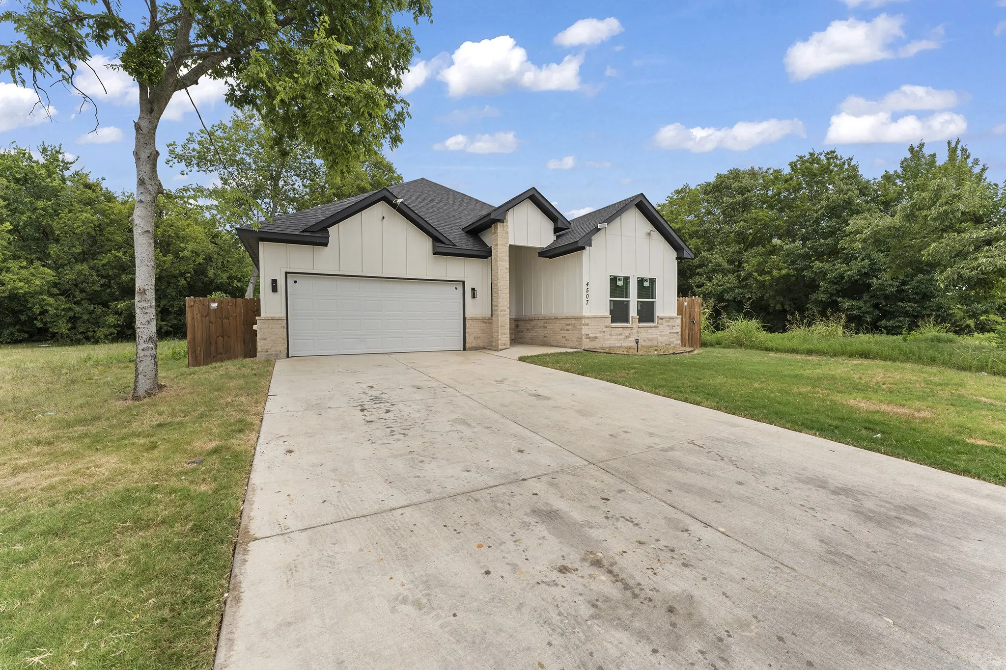 Single Family Residence For Sale in Dallas County , 4507 Metropolitan Avenue, Dallas, Texas 75210, 3 Bedroom, 2 Bathroom, 2 Garage spaces, 1,755 Sqft, built in 2025, mls#21340884, Real Estate Agent in Dallas, Homes For Sale in Dallas county, Homes For Sale in Dallas, Realtor in Dallas Texas, Real Estate Brokerage Independent Realty Texas, Luminita Cordes Realtor