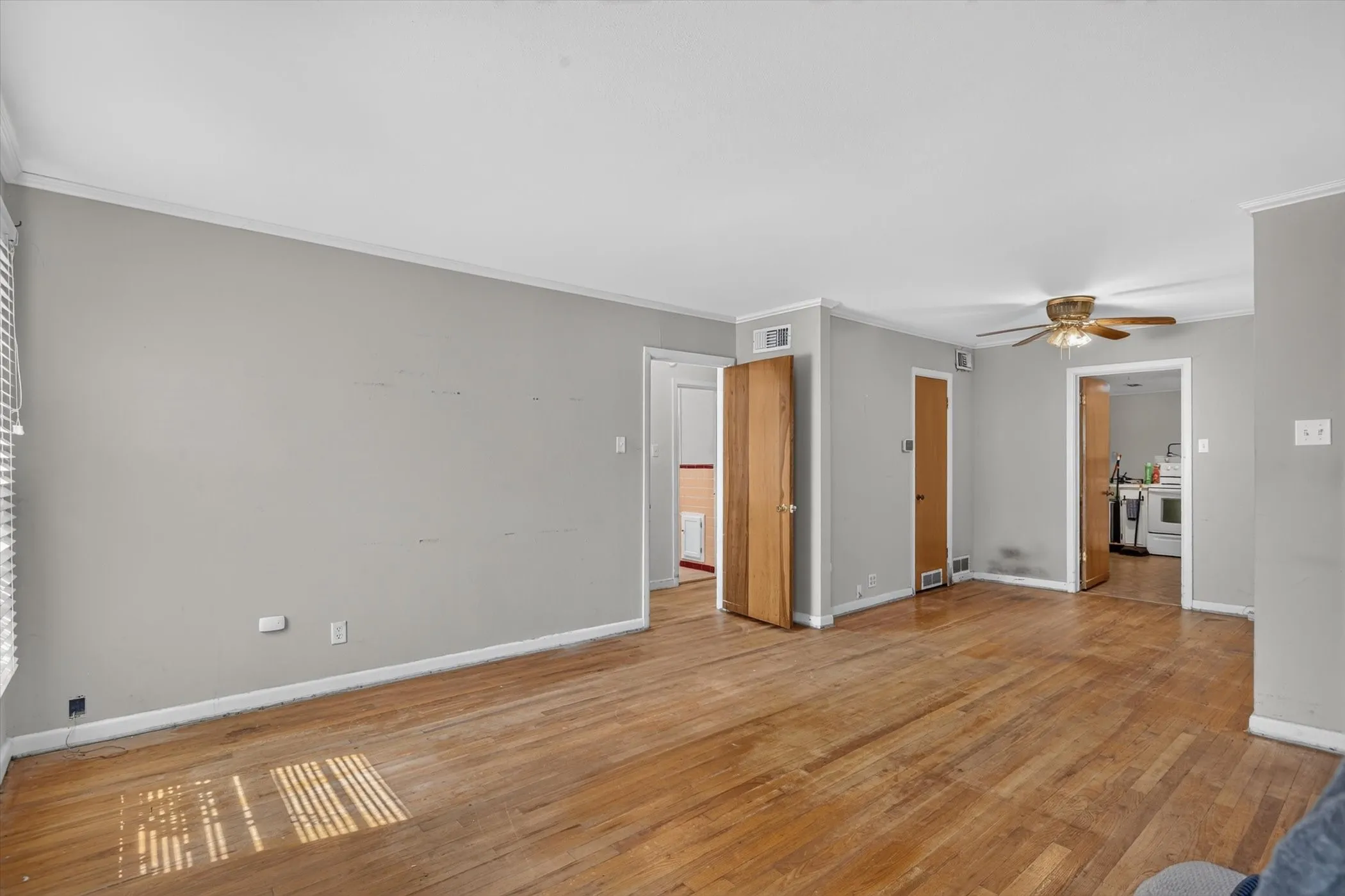 Single Family Residence For Sale in Dallas County , 2356 Ballycastle Drive, Dallas, Texas 75228, 3 Bedroom, 2 Bathroom, Garage spaces, 1,780 Sqft, built in 1952, mls#21343897, Real Estate Agent in Dallas, Homes For Sale in Dallas county, Homes For Sale in Dallas, Realtor in Dallas Texas, Real Estate Brokerage Independent Realty Texas, Luminita Cordes Realtor