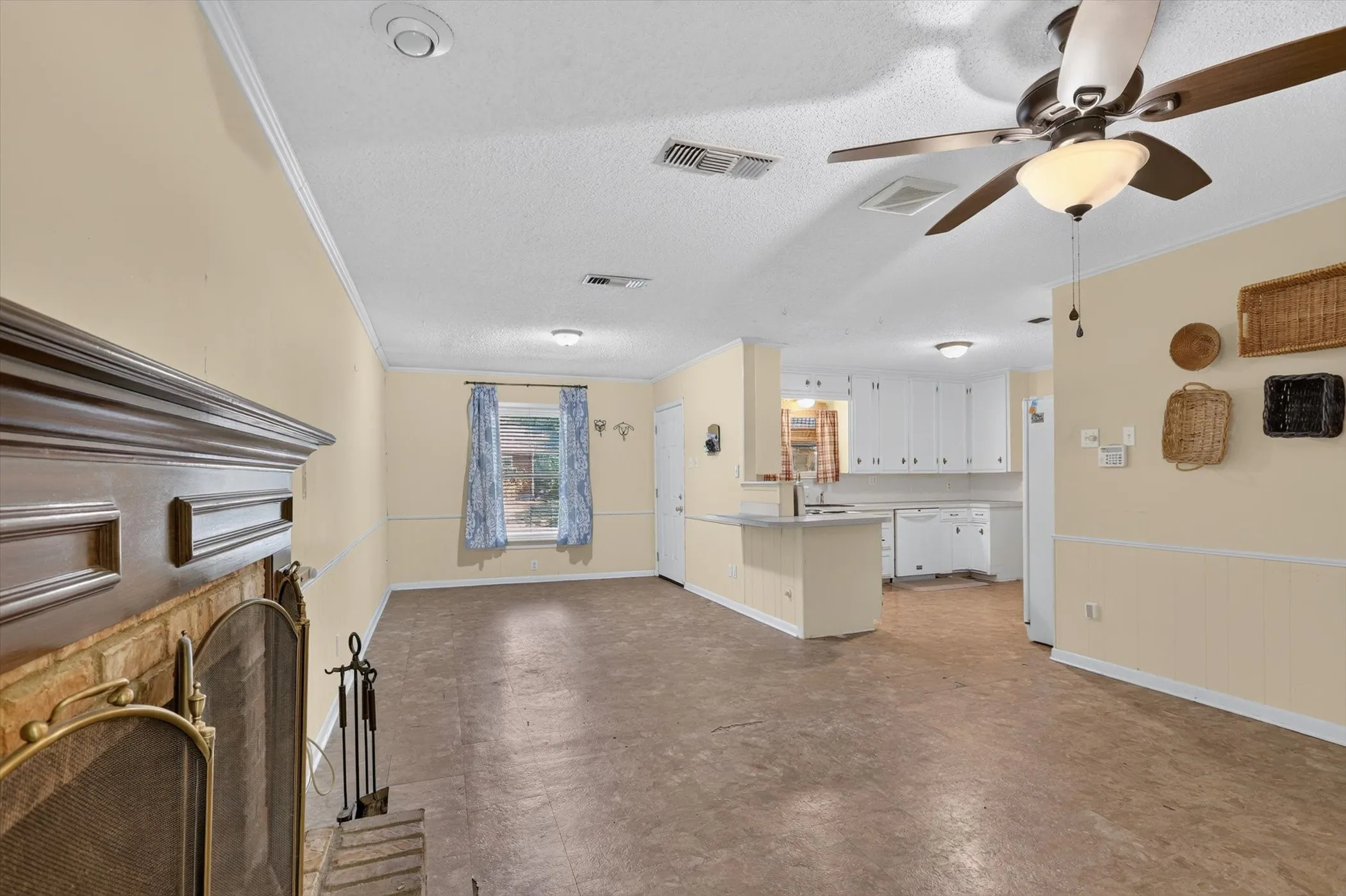 Single Family Residence For Sale in Dallas County , 2356 Ballycastle Drive, Dallas, Texas 75228, 3 Bedroom, 2 Bathroom, Garage spaces, 1,780 Sqft, built in 1952, mls#21343897, Real Estate Agent in Dallas, Homes For Sale in Dallas county, Homes For Sale in Dallas, Realtor in Dallas Texas, Real Estate Brokerage Independent Realty Texas, Luminita Cordes Realtor