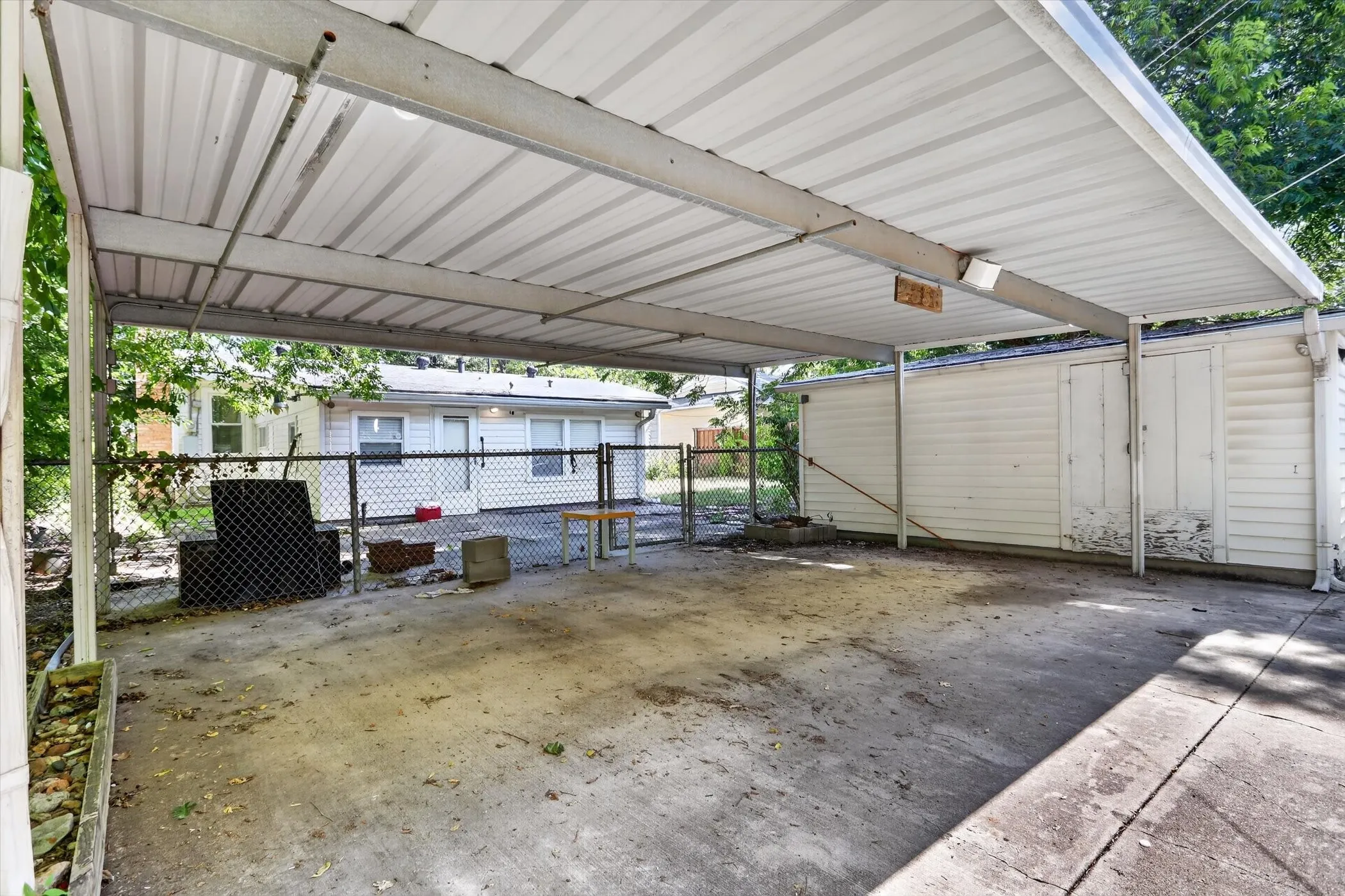 Single Family Residence For Sale in Dallas County , 2356 Ballycastle Drive, Dallas, Texas 75228, 3 Bedroom, 2 Bathroom, Garage spaces, 1,780 Sqft, built in 1952, mls#21343897, Real Estate Agent in Dallas, Homes For Sale in Dallas county, Homes For Sale in Dallas, Realtor in Dallas Texas, Real Estate Brokerage Independent Realty Texas, Luminita Cordes Realtor