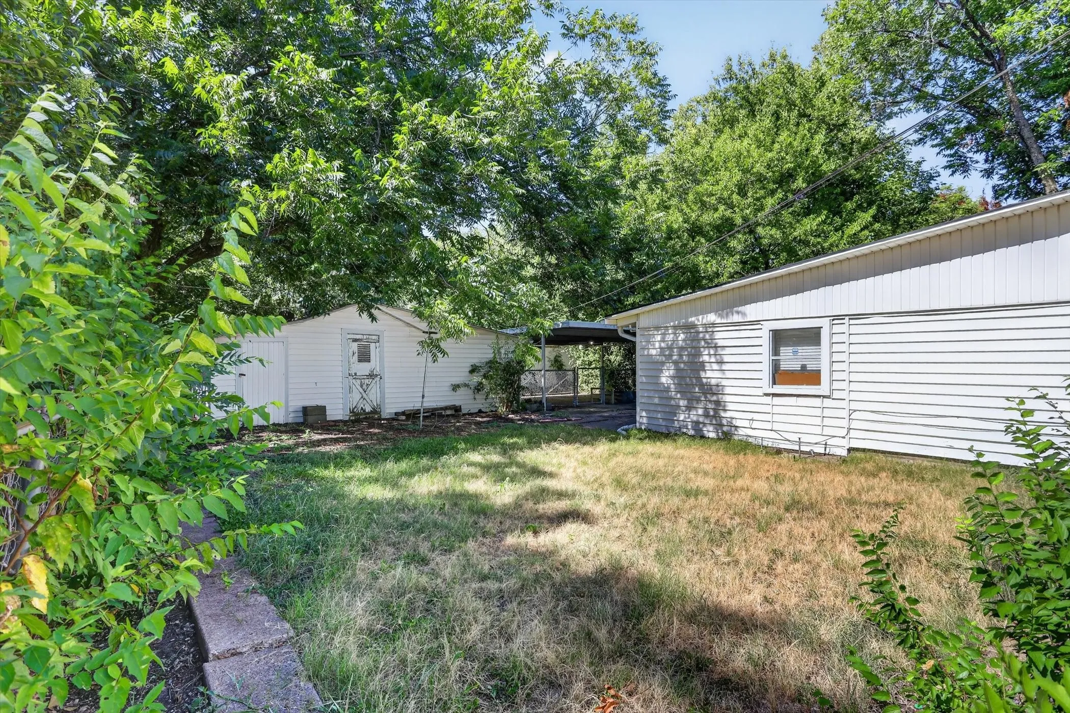Single Family Residence For Sale in Dallas County , 2356 Ballycastle Drive, Dallas, Texas 75228, 3 Bedroom, 2 Bathroom, Garage spaces, 1,780 Sqft, built in 1952, mls#21343897, Real Estate Agent in Dallas, Homes For Sale in Dallas county, Homes For Sale in Dallas, Realtor in Dallas Texas, Real Estate Brokerage Independent Realty Texas, Luminita Cordes Realtor
