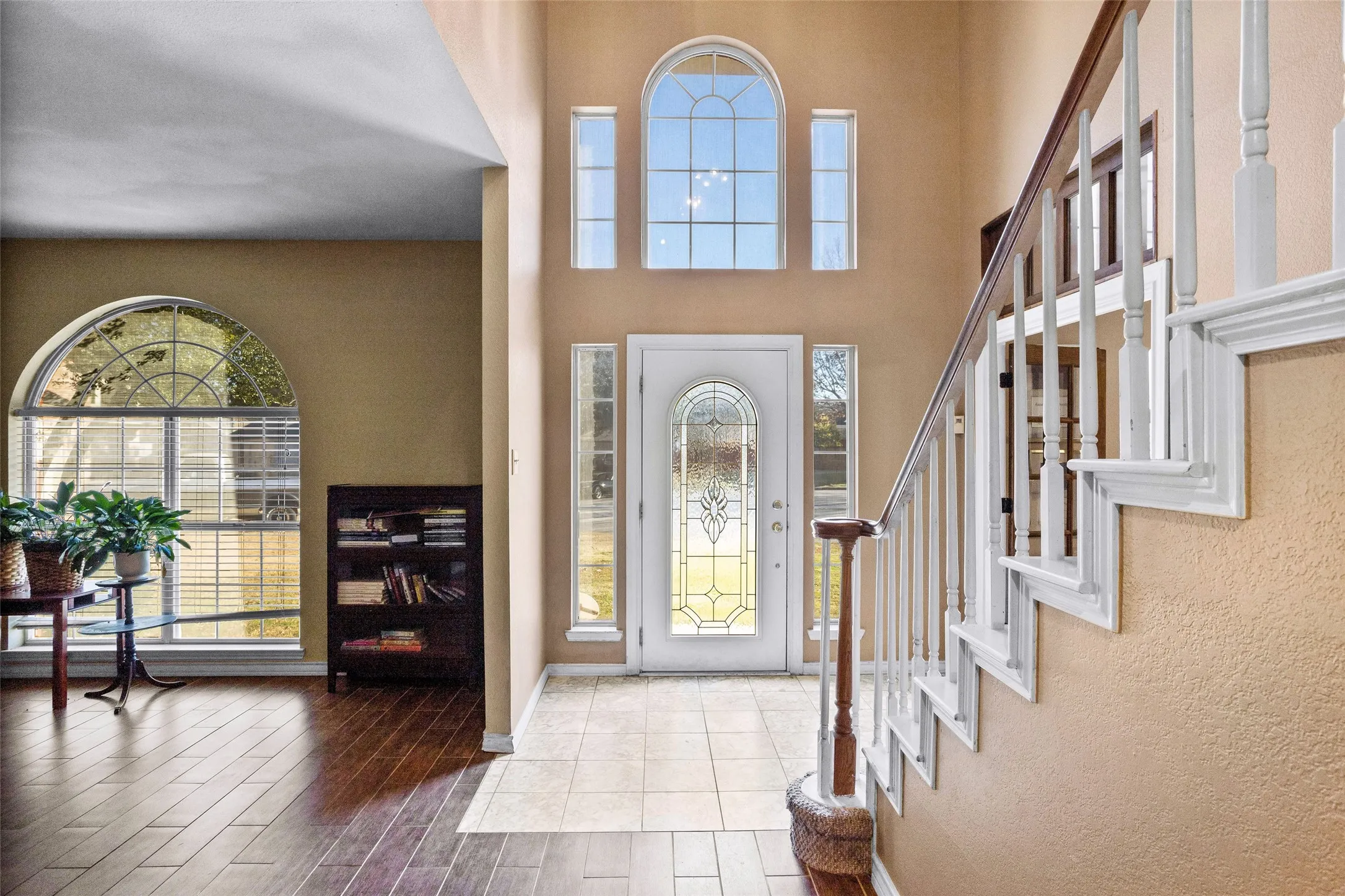 Single Family Residence For Sale in Tarrant County , 1317 Concho Drive, Benbrook, Texas 76126, 4 Bedroom, 4 Bathroom, 2 Garage spaces, 3,038 Sqft, built in 1989, mls#21343976, Real Estate Agent in Benbrook, Homes For Sale in Tarrant county, Homes For Sale in Benbrook, Realtor in Benbrook Texas, Real Estate Brokerage Independent Realty Texas, Luminita Cordes Realtor