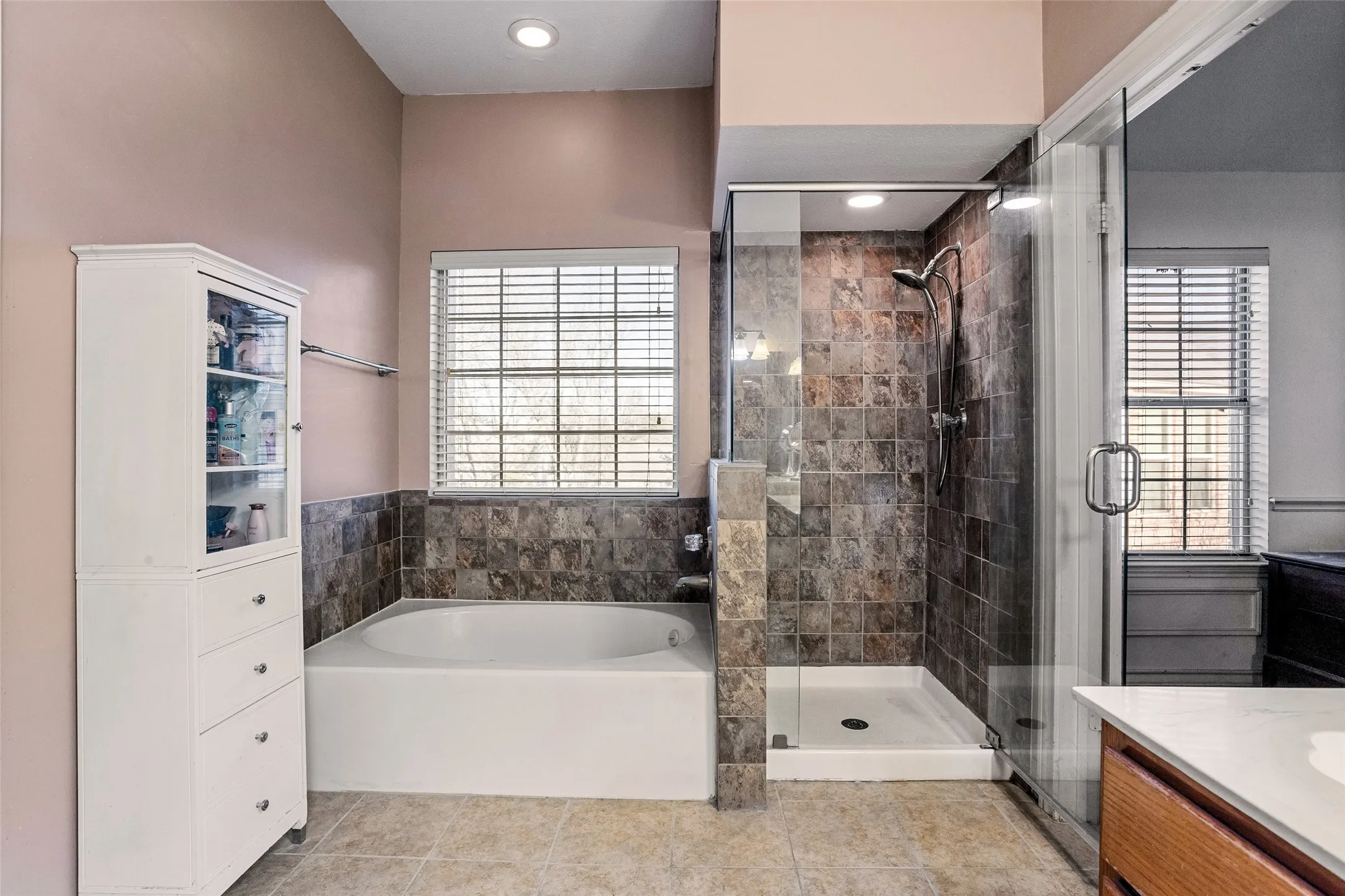 Single Family Residence For Sale in Tarrant County , 1317 Concho Drive, Benbrook, Texas 76126, 4 Bedroom, 4 Bathroom, 2 Garage spaces, 3,038 Sqft, built in 1989, mls#21343976, Real Estate Agent in Benbrook, Homes For Sale in Tarrant county, Homes For Sale in Benbrook, Realtor in Benbrook Texas, Real Estate Brokerage Independent Realty Texas, Luminita Cordes Realtor