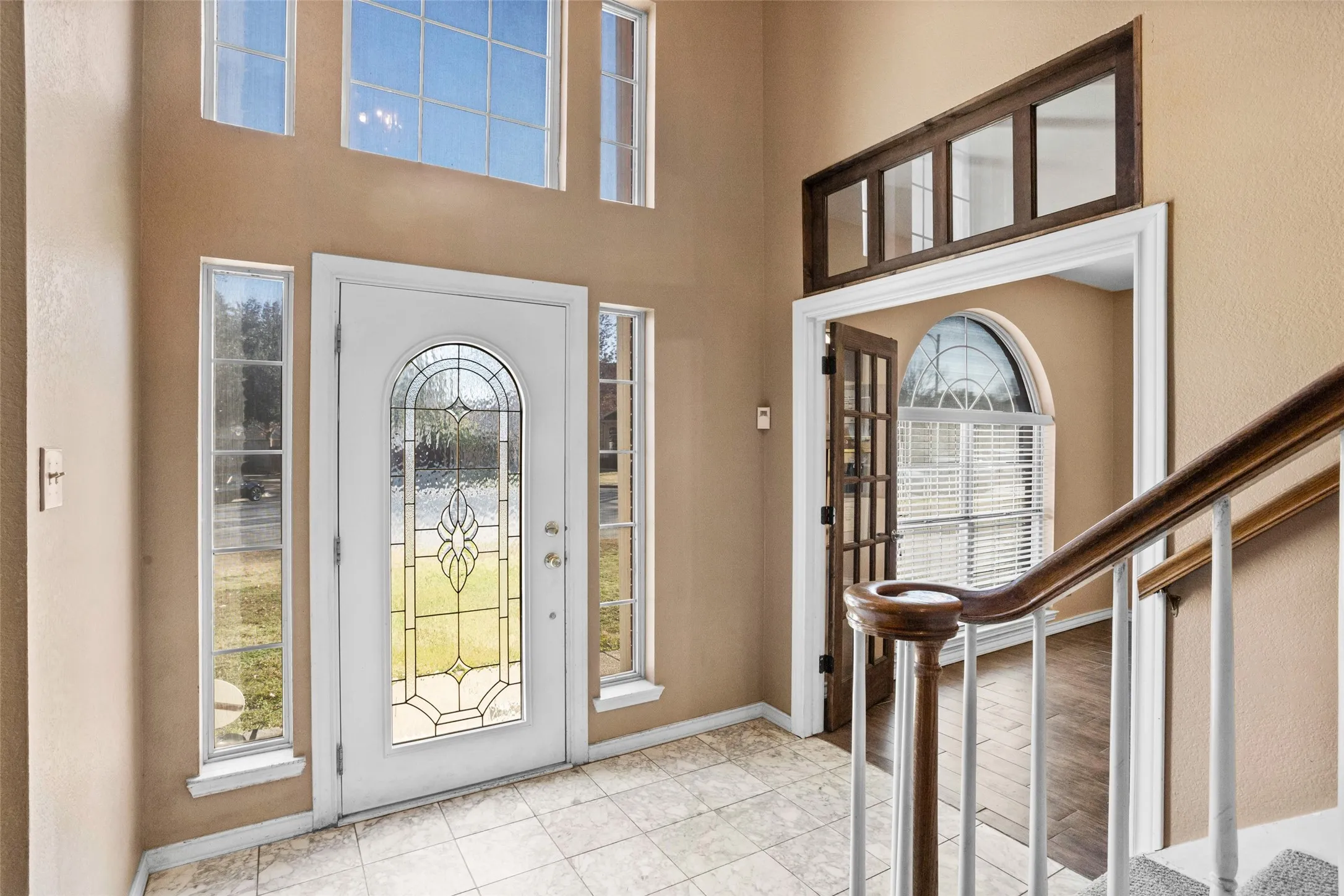 Single Family Residence For Sale in Tarrant County , 1317 Concho Drive, Benbrook, Texas 76126, 4 Bedroom, 4 Bathroom, 2 Garage spaces, 3,038 Sqft, built in 1989, mls#21343976, Real Estate Agent in Benbrook, Homes For Sale in Tarrant county, Homes For Sale in Benbrook, Realtor in Benbrook Texas, Real Estate Brokerage Independent Realty Texas, Luminita Cordes Realtor