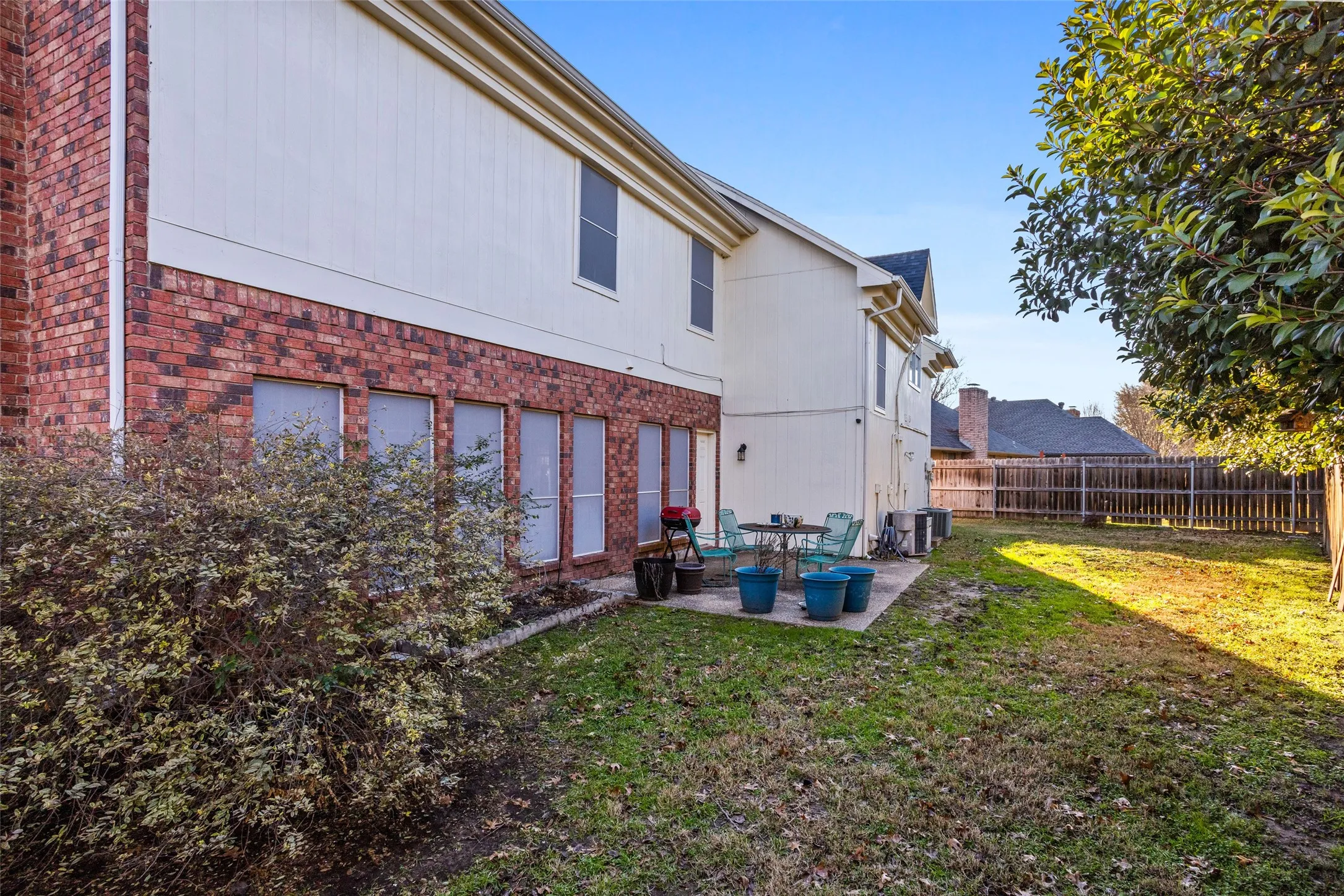 Single Family Residence For Sale in Tarrant County , 1317 Concho Drive, Benbrook, Texas 76126, 4 Bedroom, 4 Bathroom, 2 Garage spaces, 3,038 Sqft, built in 1989, mls#21343976, Real Estate Agent in Benbrook, Homes For Sale in Tarrant county, Homes For Sale in Benbrook, Realtor in Benbrook Texas, Real Estate Brokerage Independent Realty Texas, Luminita Cordes Realtor