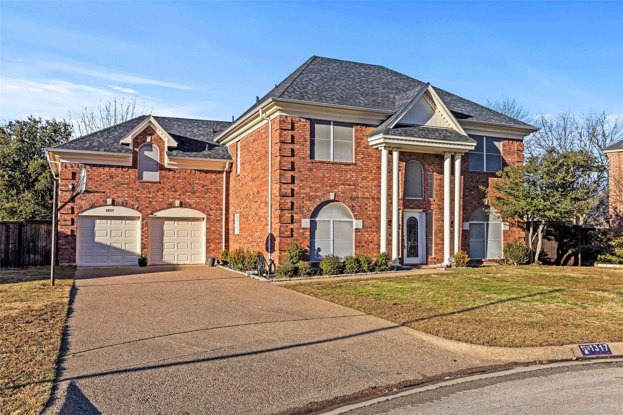 Single Family Residence For Sale in Tarrant County , 1317 Concho Drive, Benbrook, Texas 76126, 4 Bedroom, 4 Bathroom, 2 Garage spaces, 3,038 Sqft, built in 1989, mls#21343976, Real Estate Agent in Benbrook, Homes For Sale in Tarrant county, Homes For Sale in Benbrook, Realtor in Benbrook Texas, Real Estate Brokerage Independent Realty Texas, Luminita Cordes Realtor