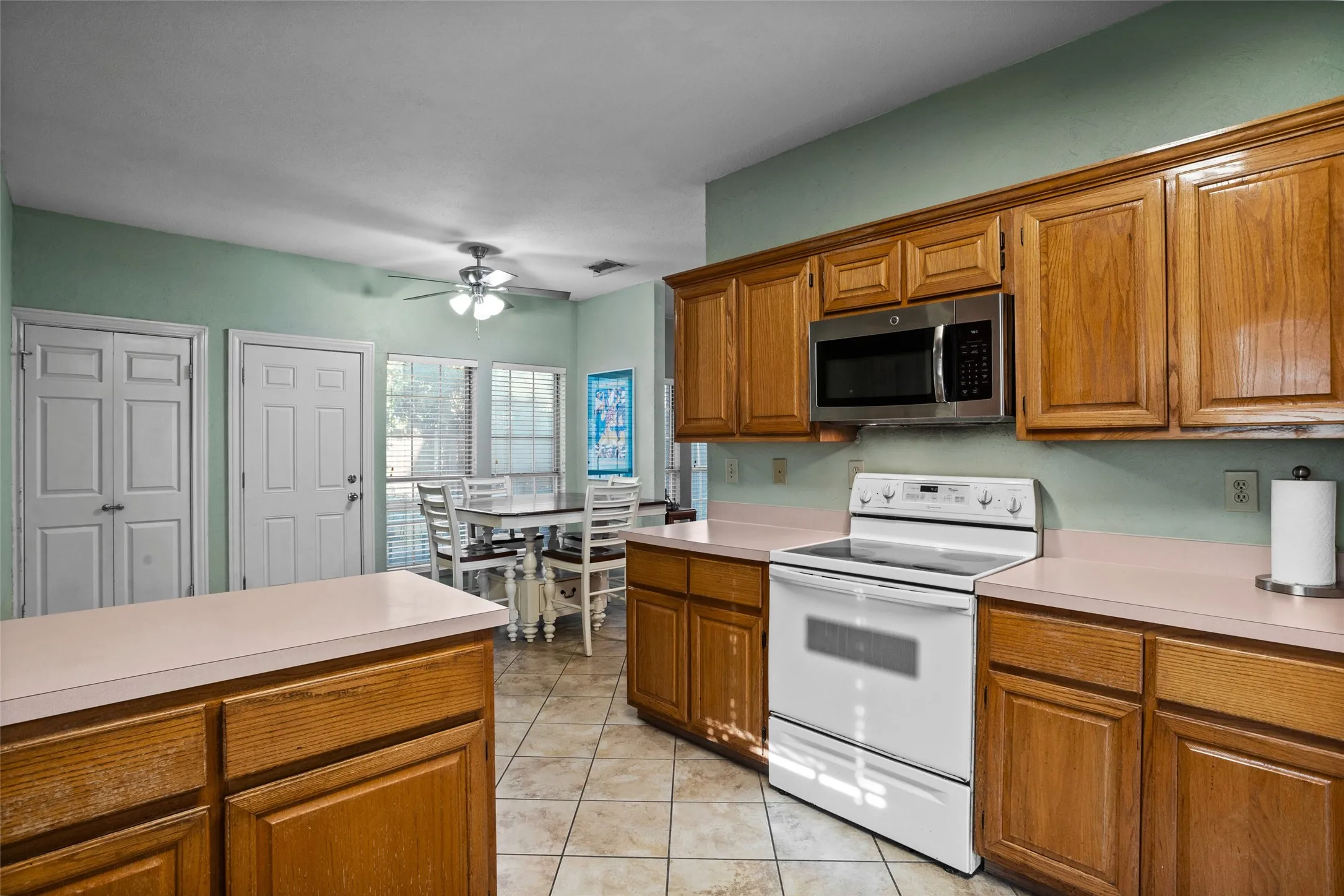 Single Family Residence For Sale in Tarrant County , 1317 Concho Drive, Benbrook, Texas 76126, 4 Bedroom, 4 Bathroom, 2 Garage spaces, 3,038 Sqft, built in 1989, mls#21343976, Real Estate Agent in Benbrook, Homes For Sale in Tarrant county, Homes For Sale in Benbrook, Realtor in Benbrook Texas, Real Estate Brokerage Independent Realty Texas, Luminita Cordes Realtor