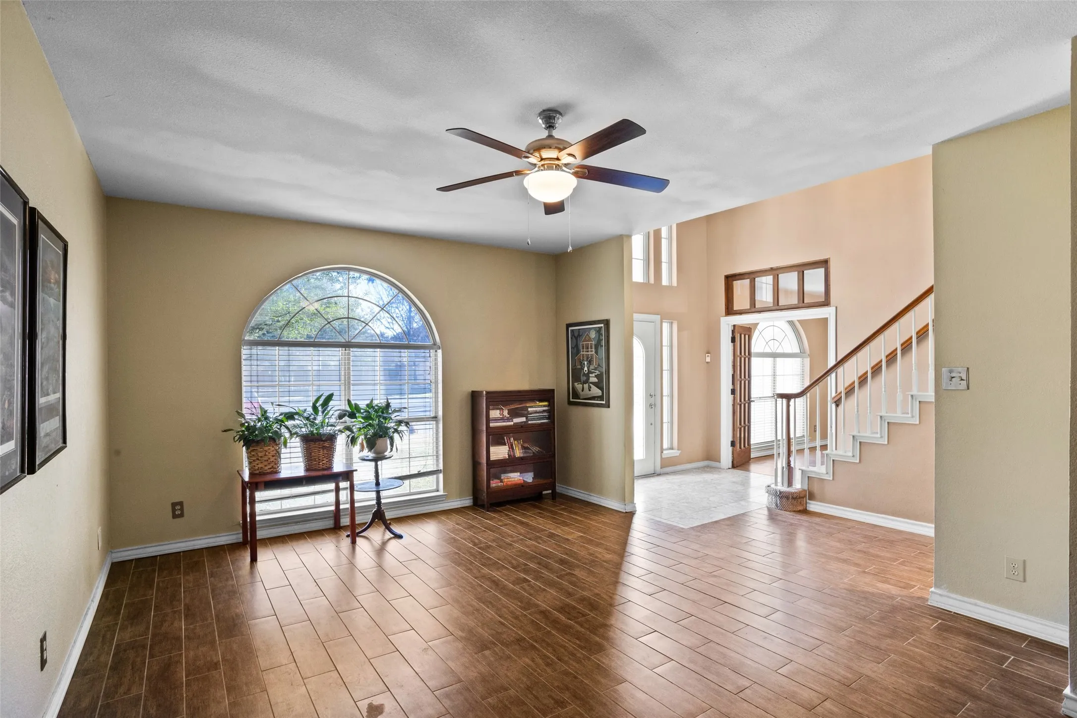 Single Family Residence For Sale in Tarrant County , 1317 Concho Drive, Benbrook, Texas 76126, 4 Bedroom, 4 Bathroom, 2 Garage spaces, 3,038 Sqft, built in 1989, mls#21343976, Real Estate Agent in Benbrook, Homes For Sale in Tarrant county, Homes For Sale in Benbrook, Realtor in Benbrook Texas, Real Estate Brokerage Independent Realty Texas, Luminita Cordes Realtor