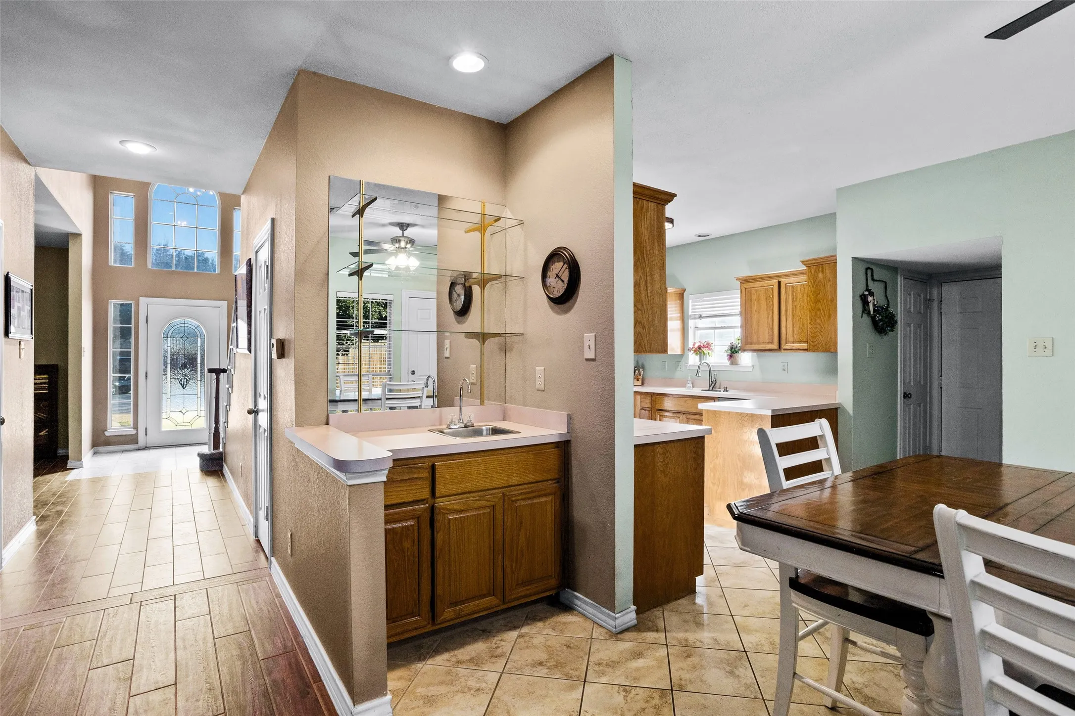 Single Family Residence For Sale in Tarrant County , 1317 Concho Drive, Benbrook, Texas 76126, 4 Bedroom, 4 Bathroom, 2 Garage spaces, 3,038 Sqft, built in 1989, mls#21343976, Real Estate Agent in Benbrook, Homes For Sale in Tarrant county, Homes For Sale in Benbrook, Realtor in Benbrook Texas, Real Estate Brokerage Independent Realty Texas, Luminita Cordes Realtor