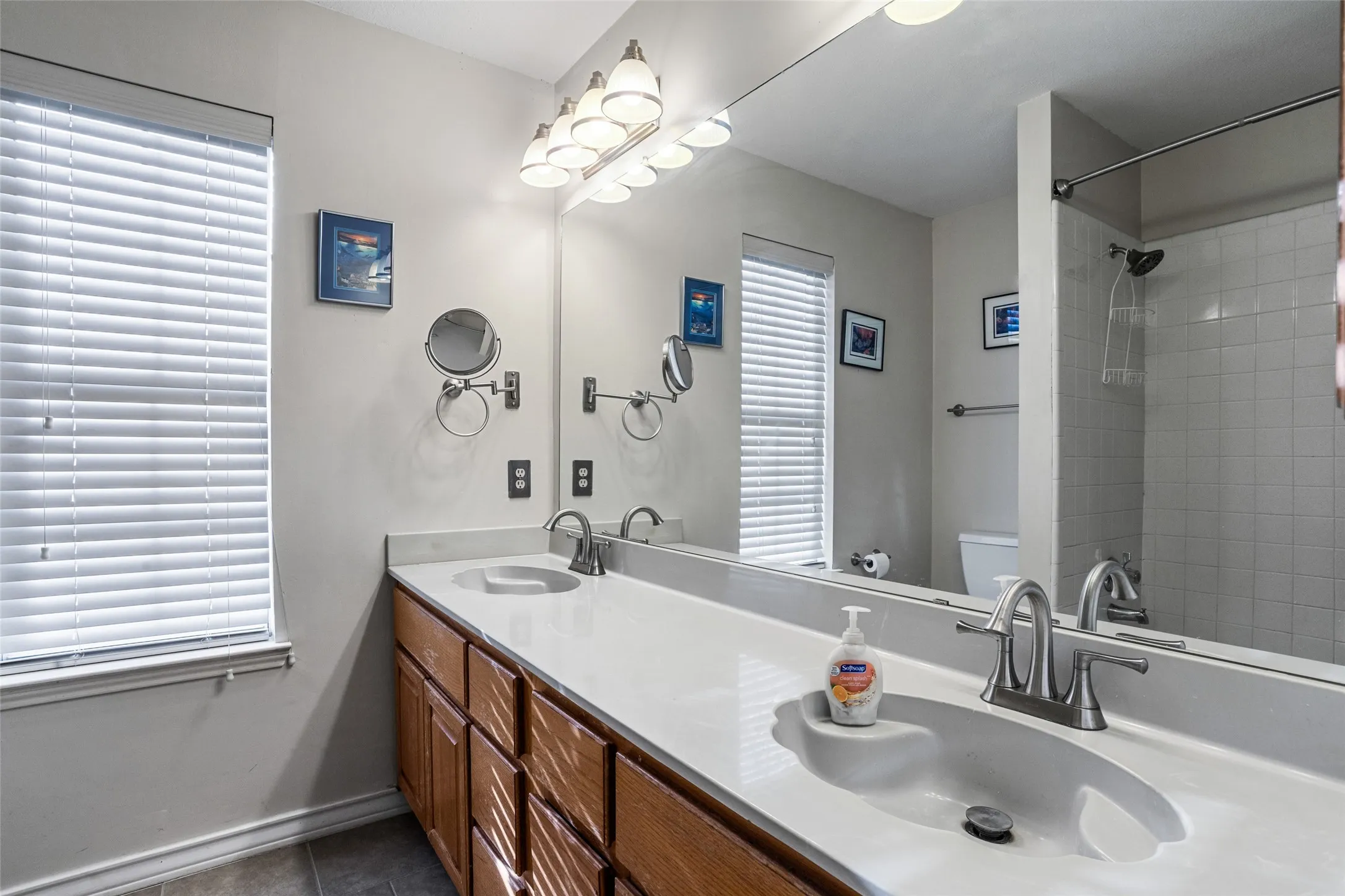 Single Family Residence For Sale in Tarrant County , 1317 Concho Drive, Benbrook, Texas 76126, 4 Bedroom, 4 Bathroom, 2 Garage spaces, 3,038 Sqft, built in 1989, mls#21343976, Real Estate Agent in Benbrook, Homes For Sale in Tarrant county, Homes For Sale in Benbrook, Realtor in Benbrook Texas, Real Estate Brokerage Independent Realty Texas, Luminita Cordes Realtor