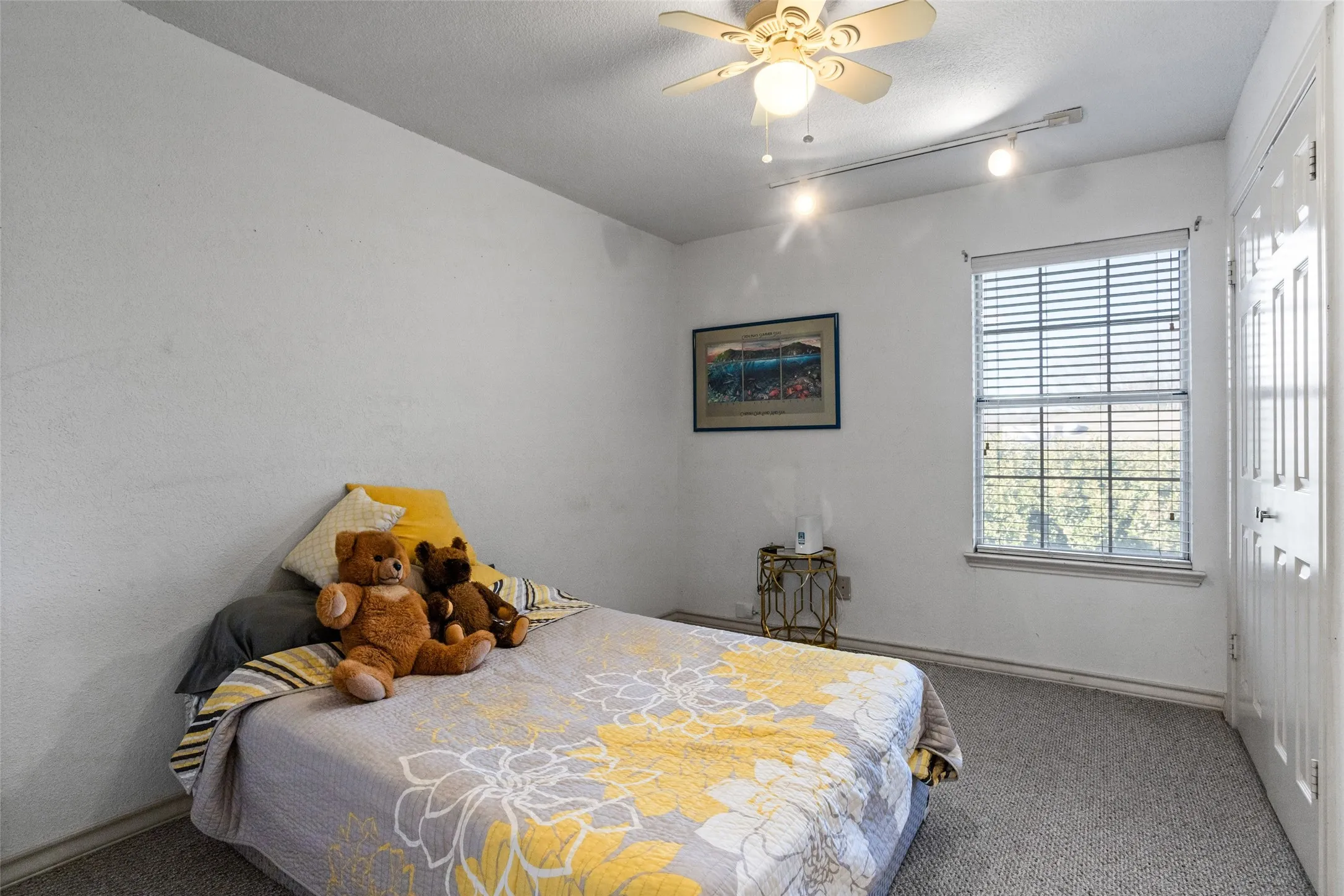Single Family Residence For Sale in Tarrant County , 1317 Concho Drive, Benbrook, Texas 76126, 4 Bedroom, 4 Bathroom, 2 Garage spaces, 3,038 Sqft, built in 1989, mls#21343976, Real Estate Agent in Benbrook, Homes For Sale in Tarrant county, Homes For Sale in Benbrook, Realtor in Benbrook Texas, Real Estate Brokerage Independent Realty Texas, Luminita Cordes Realtor