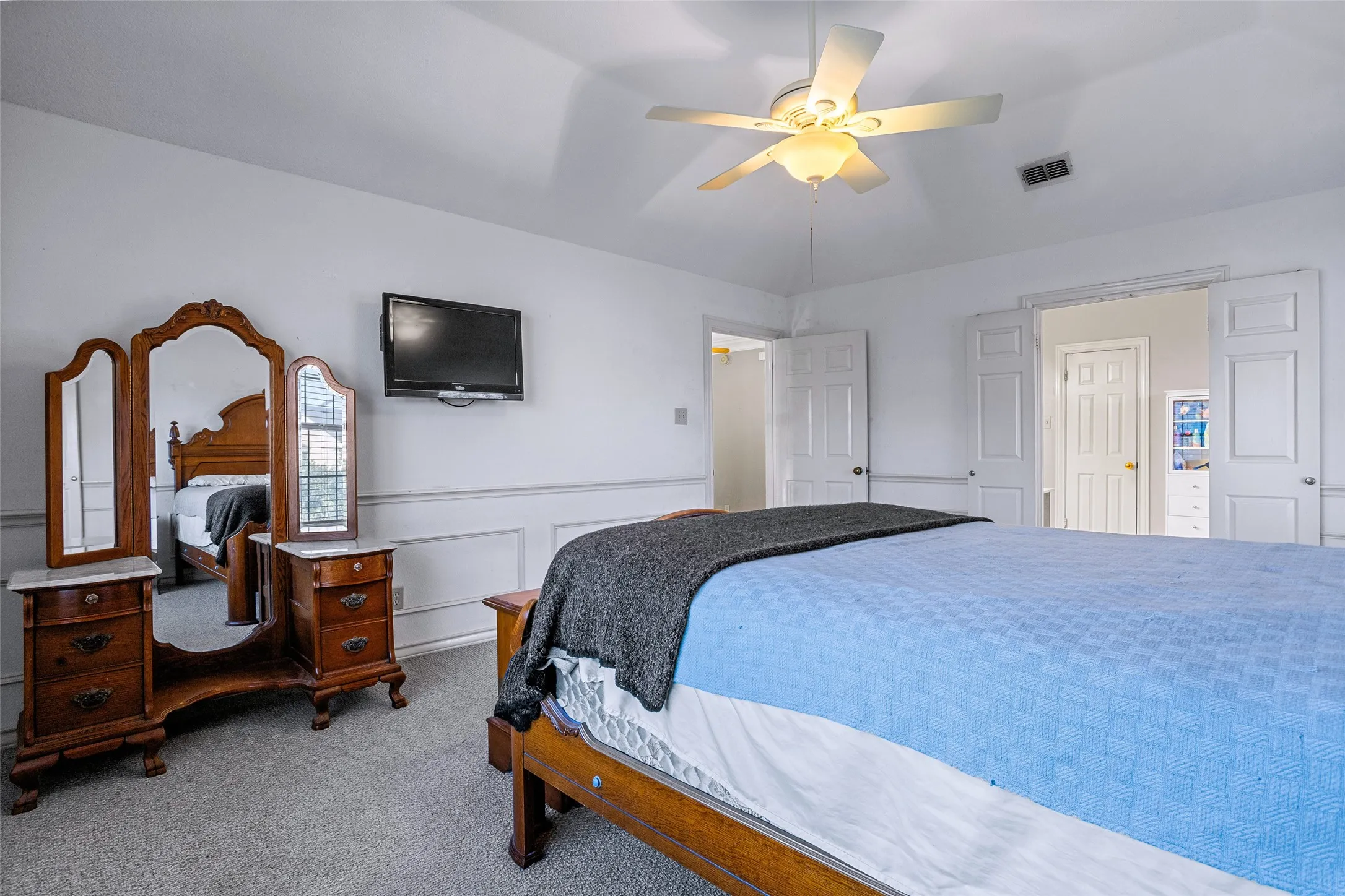 Single Family Residence For Sale in Tarrant County , 1317 Concho Drive, Benbrook, Texas 76126, 4 Bedroom, 4 Bathroom, 2 Garage spaces, 3,038 Sqft, built in 1989, mls#21343976, Real Estate Agent in Benbrook, Homes For Sale in Tarrant county, Homes For Sale in Benbrook, Realtor in Benbrook Texas, Real Estate Brokerage Independent Realty Texas, Luminita Cordes Realtor
