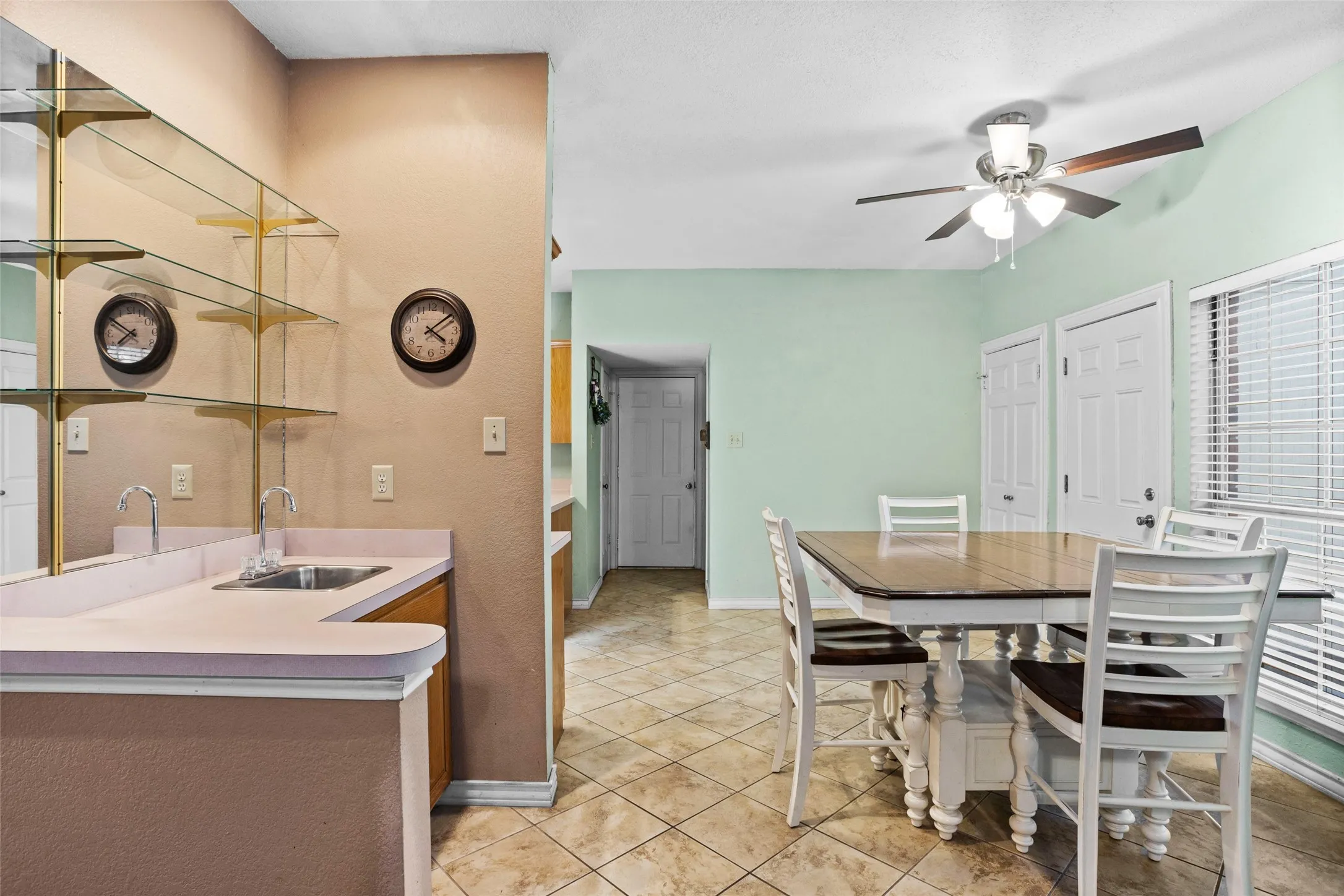 Single Family Residence For Sale in Tarrant County , 1317 Concho Drive, Benbrook, Texas 76126, 4 Bedroom, 4 Bathroom, 2 Garage spaces, 3,038 Sqft, built in 1989, mls#21343976, Real Estate Agent in Benbrook, Homes For Sale in Tarrant county, Homes For Sale in Benbrook, Realtor in Benbrook Texas, Real Estate Brokerage Independent Realty Texas, Luminita Cordes Realtor