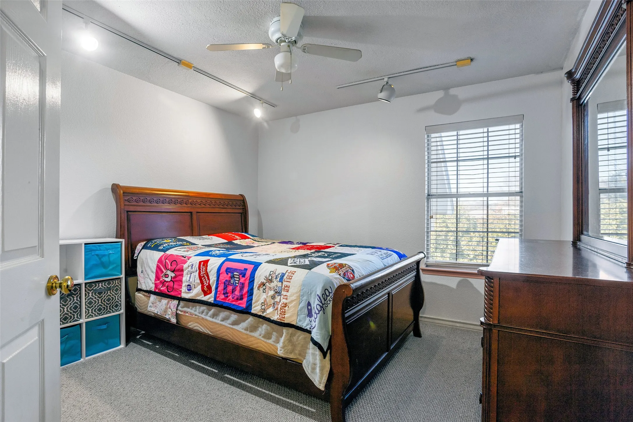 Single Family Residence For Sale in Tarrant County , 1317 Concho Drive, Benbrook, Texas 76126, 4 Bedroom, 4 Bathroom, 2 Garage spaces, 3,038 Sqft, built in 1989, mls#21343976, Real Estate Agent in Benbrook, Homes For Sale in Tarrant county, Homes For Sale in Benbrook, Realtor in Benbrook Texas, Real Estate Brokerage Independent Realty Texas, Luminita Cordes Realtor