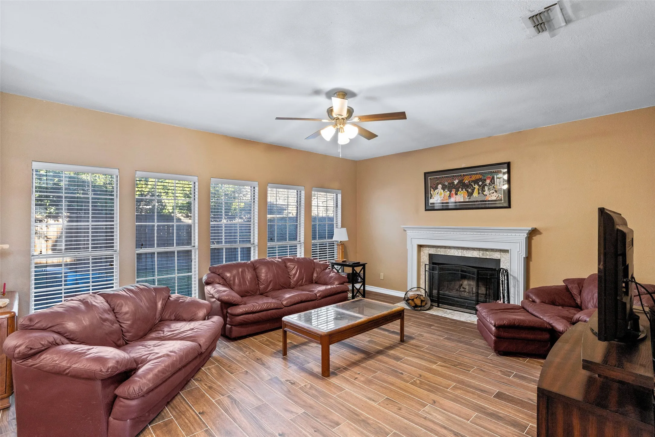 Single Family Residence For Sale in Tarrant County , 1317 Concho Drive, Benbrook, Texas 76126, 4 Bedroom, 4 Bathroom, 2 Garage spaces, 3,038 Sqft, built in 1989, mls#21343976, Real Estate Agent in Benbrook, Homes For Sale in Tarrant county, Homes For Sale in Benbrook, Realtor in Benbrook Texas, Real Estate Brokerage Independent Realty Texas, Luminita Cordes Realtor