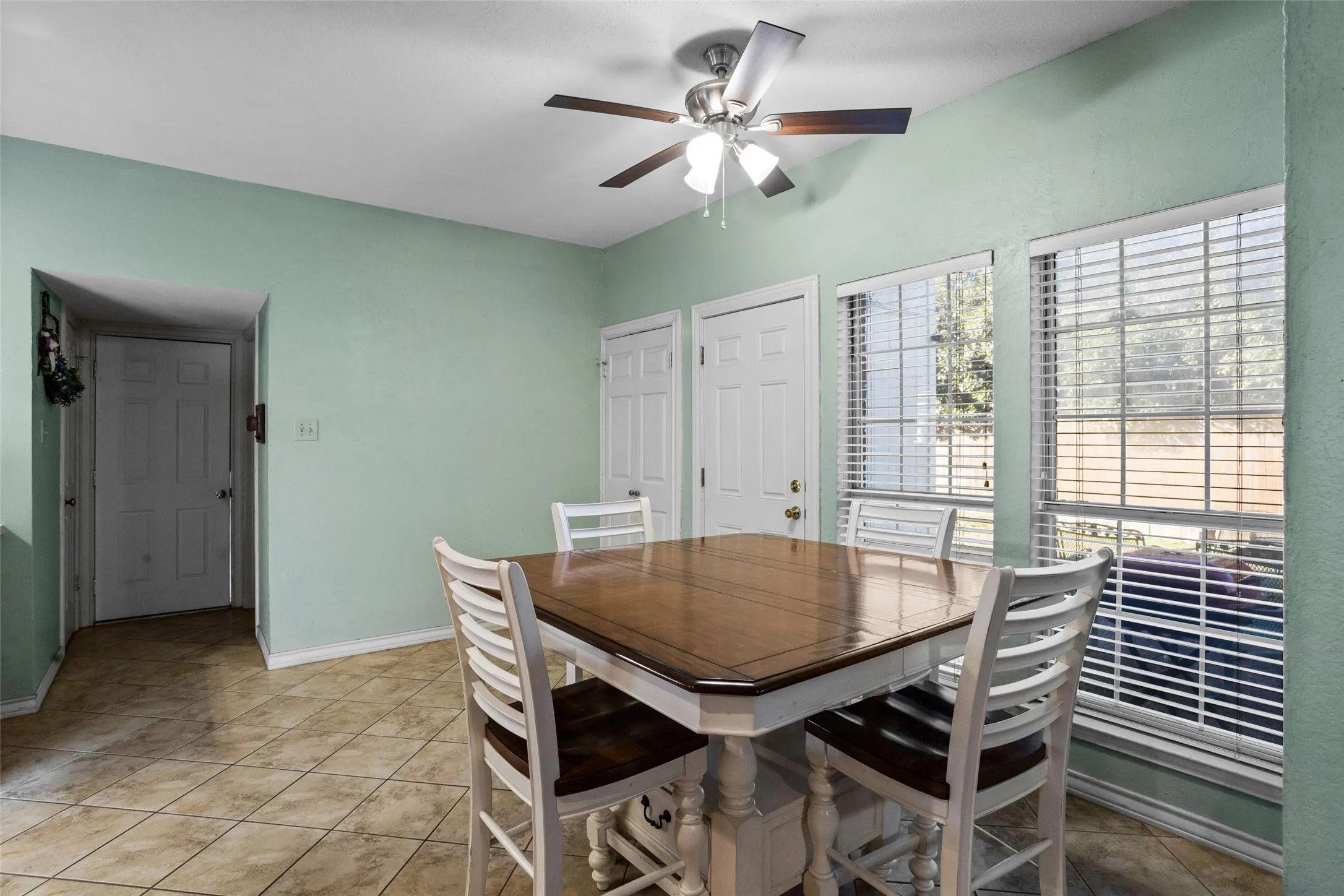 Single Family Residence For Sale in Tarrant County , 1317 Concho Drive, Benbrook, Texas 76126, 4 Bedroom, 4 Bathroom, 2 Garage spaces, 3,038 Sqft, built in 1989, mls#21343976, Real Estate Agent in Benbrook, Homes For Sale in Tarrant county, Homes For Sale in Benbrook, Realtor in Benbrook Texas, Real Estate Brokerage Independent Realty Texas, Luminita Cordes Realtor
