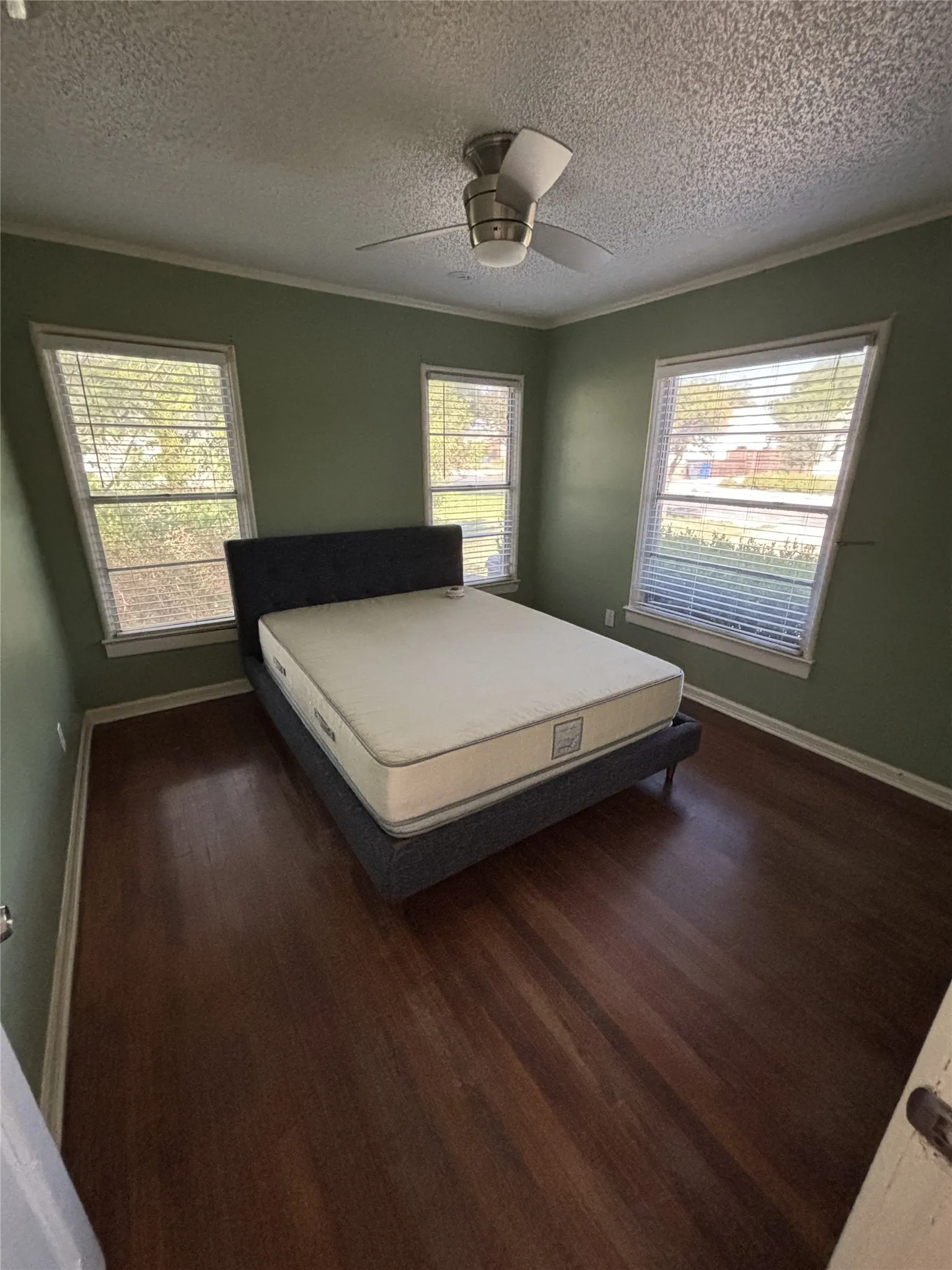 Single Family Residence For Sale in Dallas County , 4252 S Cresthaven Road, Dallas, Texas 75209, 3 Bedroom, 1 Bathroom, Garage spaces, 981 Sqft, built in 1943, mls#21335937, Real Estate Agent in Dallas, Homes For Sale in Dallas county, Homes For Sale in Dallas, Realtor in Dallas Texas, Real Estate Brokerage Independent Realty Texas, Luminita Cordes Realtor