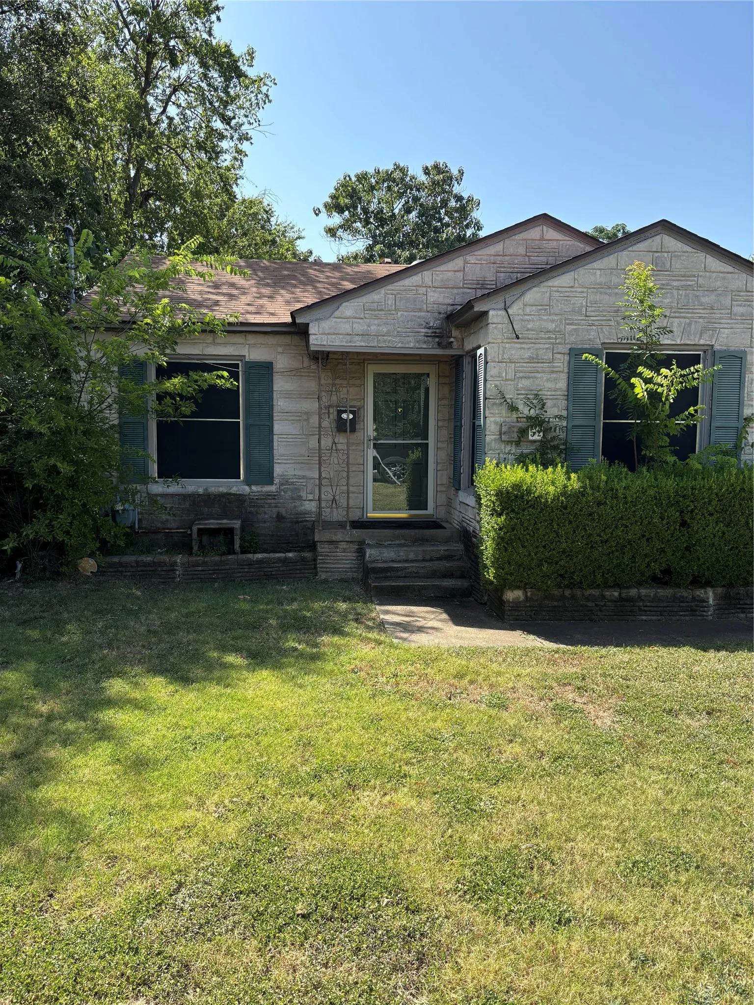 Single Family Residence For Sale in Dallas County , 4252 S Cresthaven Road, Dallas, Texas 75209, 3 Bedroom, 1 Bathroom, Garage spaces, 981 Sqft, built in 1943, mls#21335937, Real Estate Agent in Dallas, Homes For Sale in Dallas county, Homes For Sale in Dallas, Realtor in Dallas Texas, Real Estate Brokerage Independent Realty Texas, Luminita Cordes Realtor