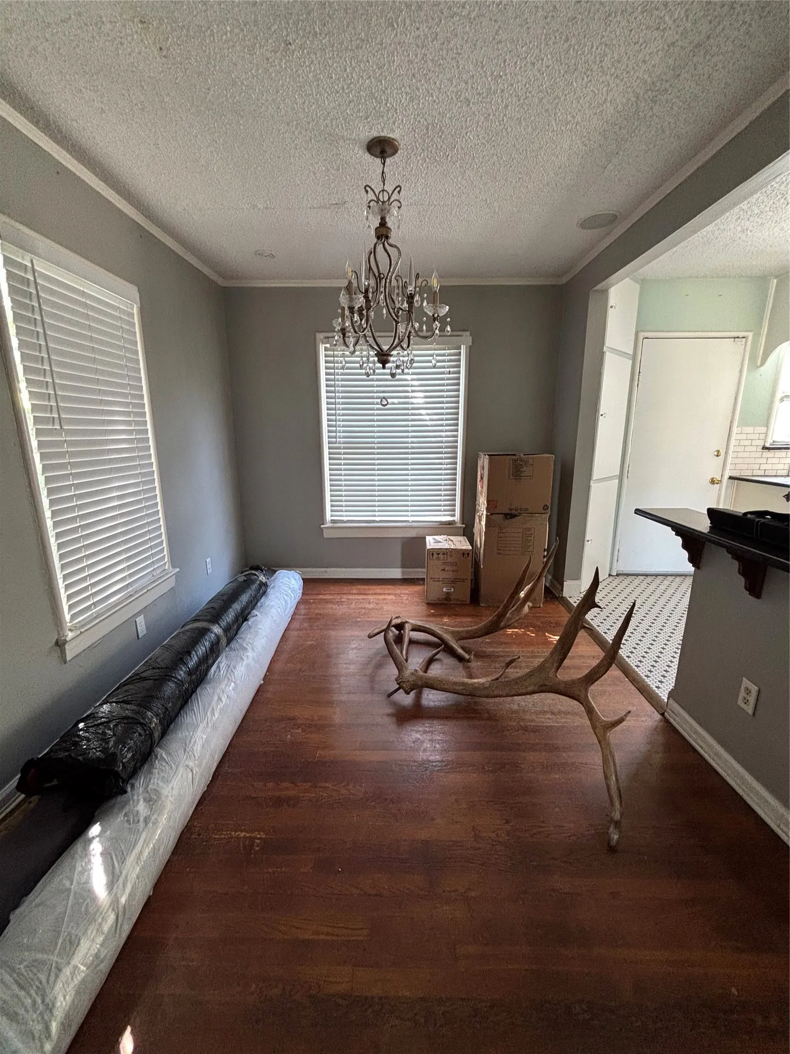 Single Family Residence For Sale in Dallas County , 4252 S Cresthaven Road, Dallas, Texas 75209, 3 Bedroom, 1 Bathroom, Garage spaces, 981 Sqft, built in 1943, mls#21335937, Real Estate Agent in Dallas, Homes For Sale in Dallas county, Homes For Sale in Dallas, Realtor in Dallas Texas, Real Estate Brokerage Independent Realty Texas, Luminita Cordes Realtor