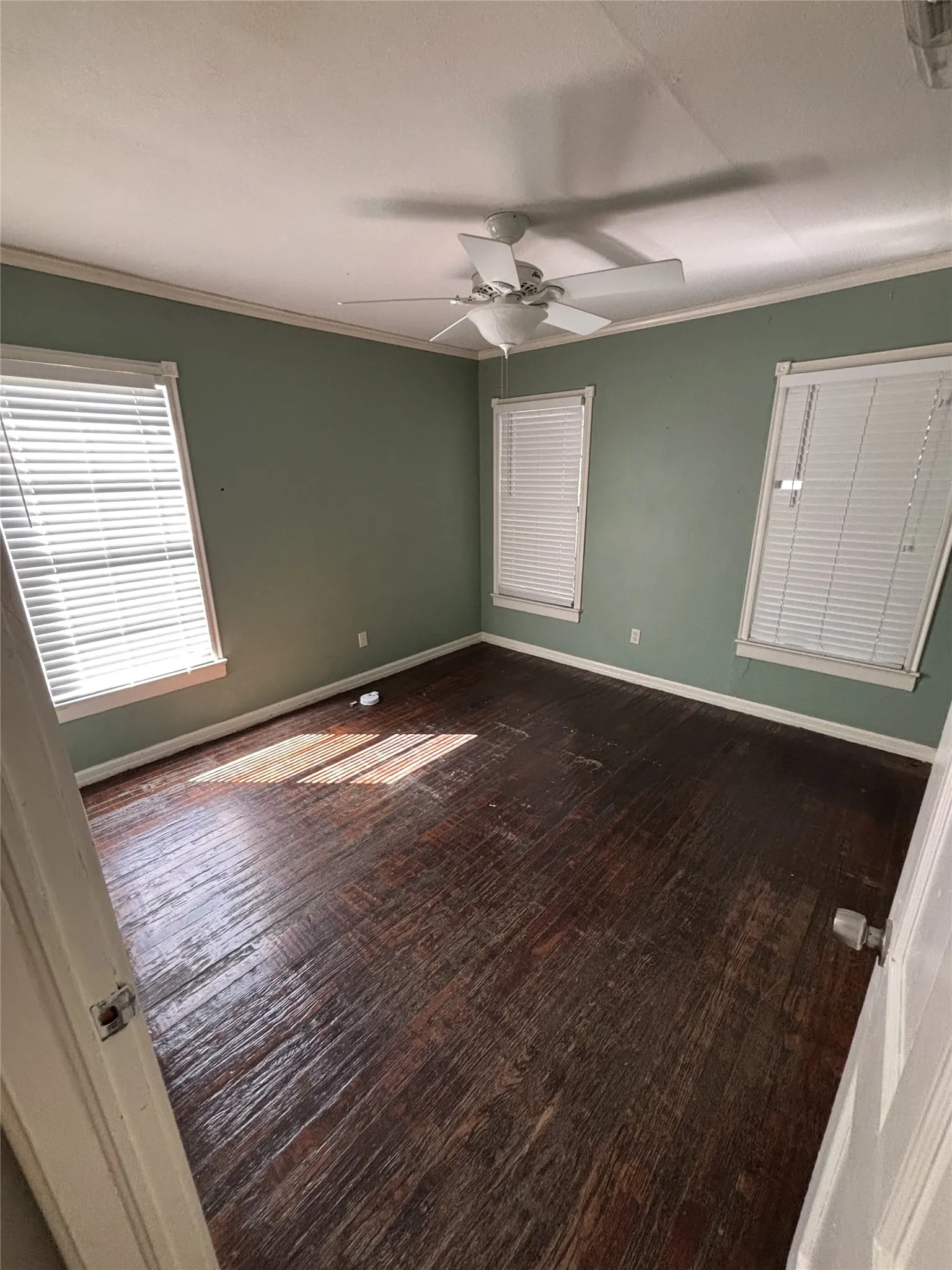 Single Family Residence For Sale in Dallas County , 4252 S Cresthaven Road, Dallas, Texas 75209, 3 Bedroom, 1 Bathroom, Garage spaces, 981 Sqft, built in 1943, mls#21335937, Real Estate Agent in Dallas, Homes For Sale in Dallas county, Homes For Sale in Dallas, Realtor in Dallas Texas, Real Estate Brokerage Independent Realty Texas, Luminita Cordes Realtor