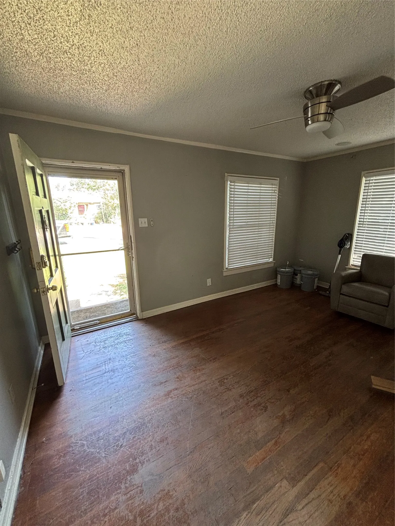 Single Family Residence For Sale in Dallas County , 4252 S Cresthaven Road, Dallas, Texas 75209, 3 Bedroom, 1 Bathroom, Garage spaces, 981 Sqft, built in 1943, mls#21335937, Real Estate Agent in Dallas, Homes For Sale in Dallas county, Homes For Sale in Dallas, Realtor in Dallas Texas, Real Estate Brokerage Independent Realty Texas, Luminita Cordes Realtor