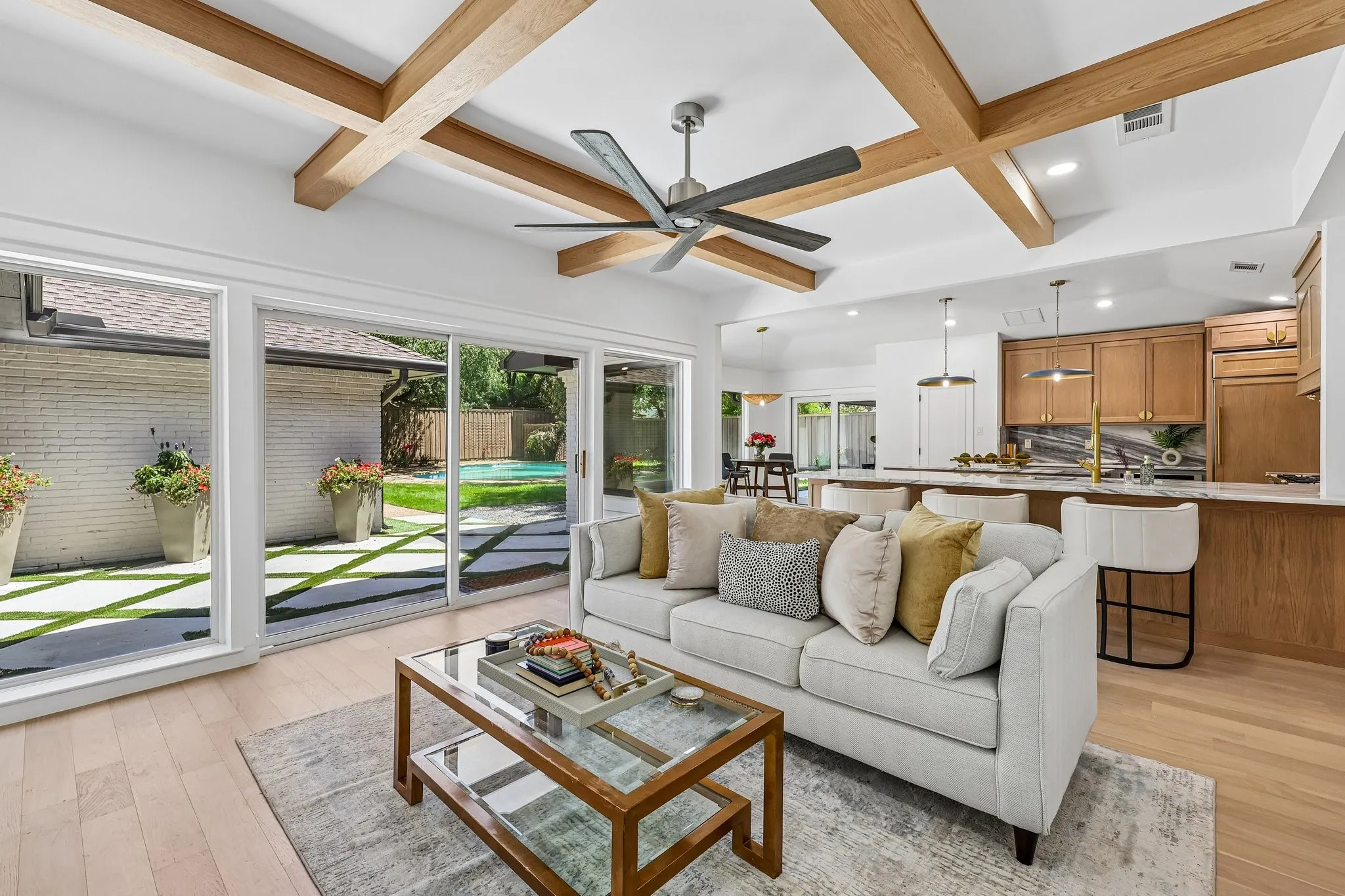 Single Family Residence For Sale in Dallas County , 6707 Rolling Vista Drive, Dallas, Texas 75248, 4 Bedroom, 4 Bathroom, 2 Garage spaces, 3,426 Sqft, built in 1978, mls#21343987, Real Estate Agent in Dallas, Homes For Sale in Dallas county, Homes For Sale in Dallas, Realtor in Dallas Texas, Real Estate Brokerage Independent Realty Texas, Luminita Cordes Realtor