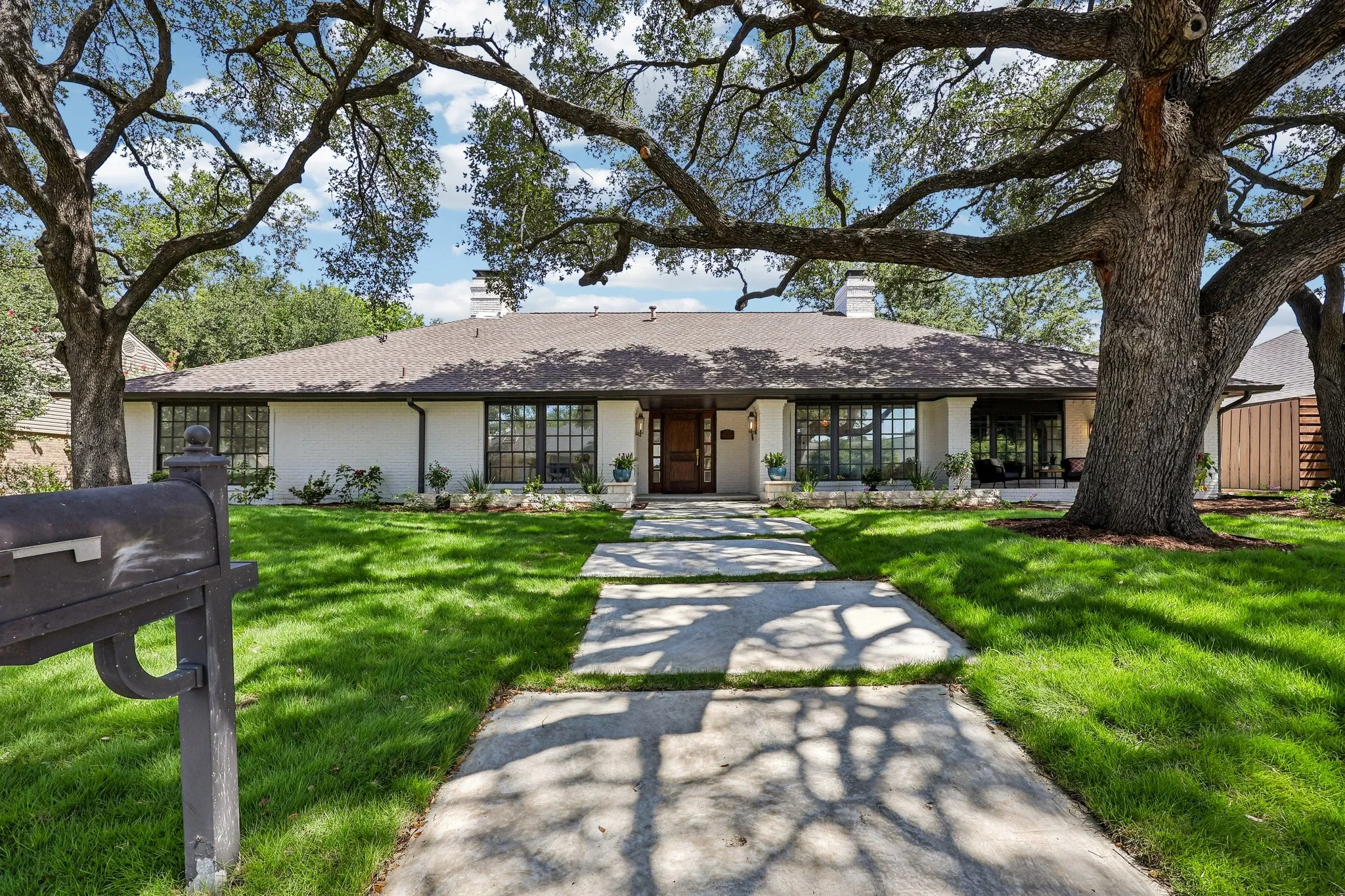 Single Family Residence For Sale in Dallas County , 6707 Rolling Vista Drive, Dallas, Texas 75248, 4 Bedroom, 4 Bathroom, 2 Garage spaces, 3,426 Sqft, built in 1978, mls#21343987, Real Estate Agent in Dallas, Homes For Sale in Dallas county, Homes For Sale in Dallas, Realtor in Dallas Texas, Real Estate Brokerage Independent Realty Texas, Luminita Cordes Realtor