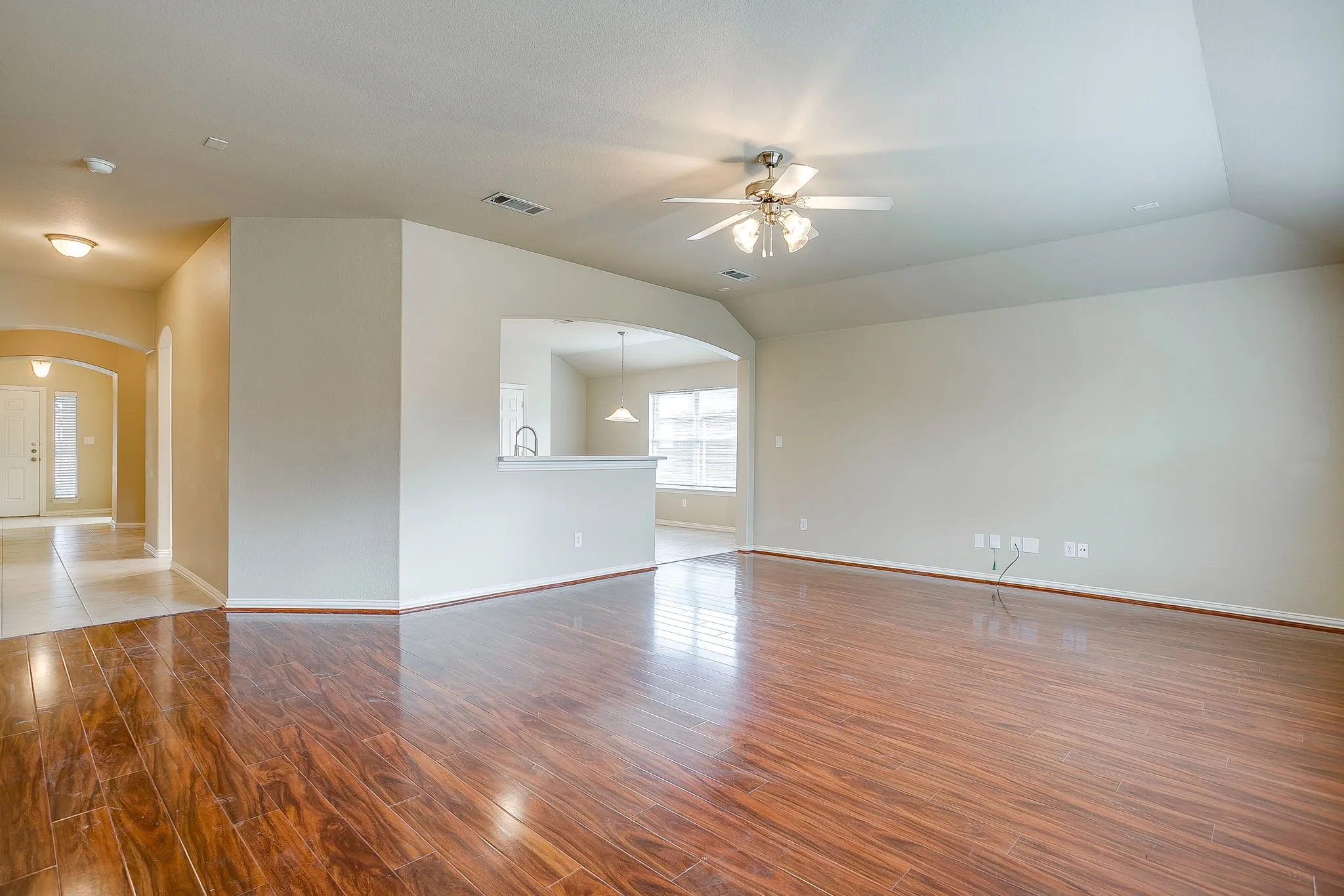 Single Family Residence For Sale in Collin County , 3612 Applewood Road, Melissa, Texas 75454, 4 Bedrooms, 2 Bathrooms, 2 Garage spaces, 2,003 Sqft, built in 2008, Price $362,500, mls#21343989, Real Estate Agent in Melissa, Homes For Sale in Collin county, Homes For Sale in Melissa, Realtor in Melissa Texas, Real Estate Brokerage Independent Realty Texas, Luminita Cordes Realtor