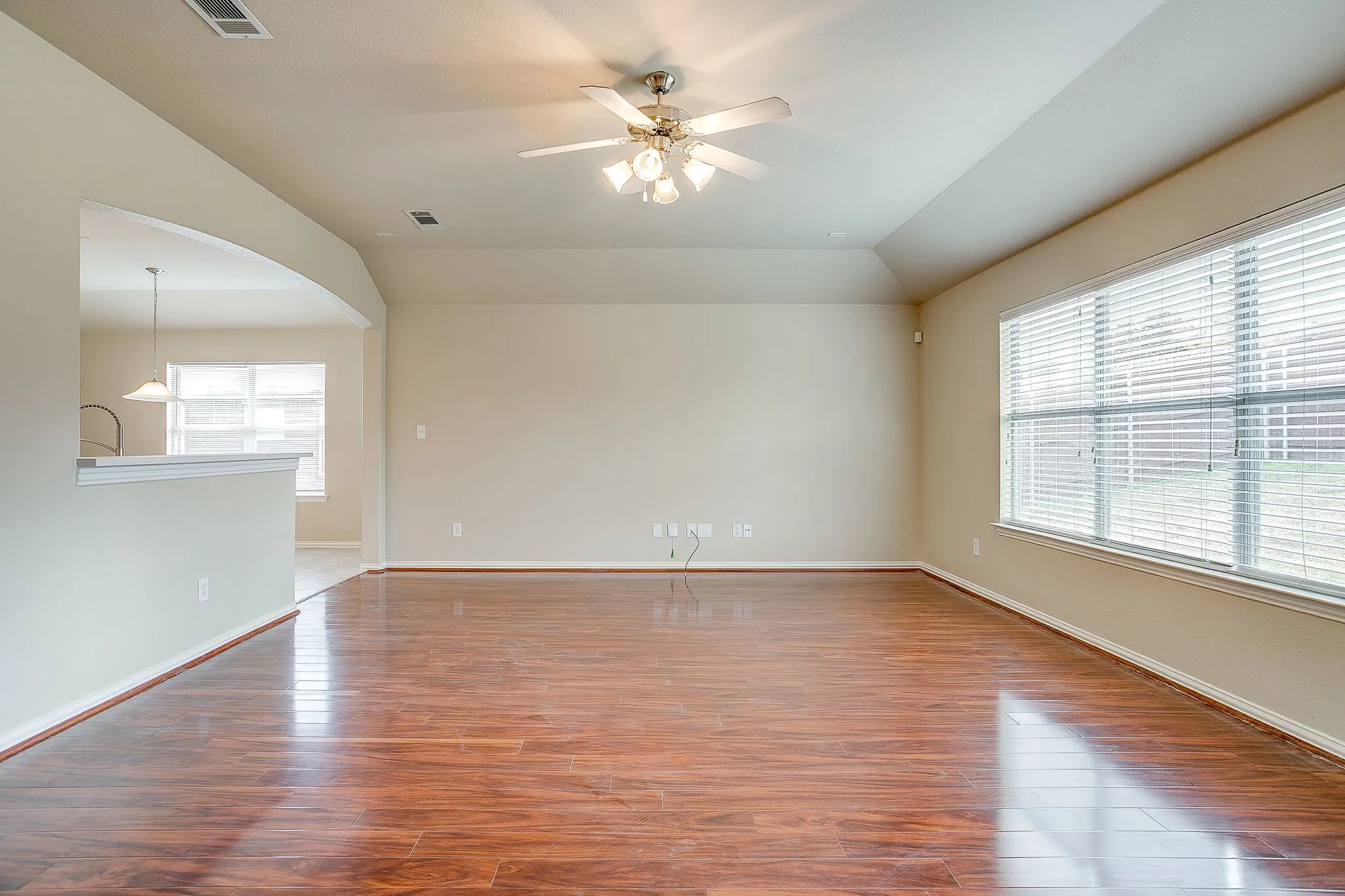 Single Family Residence For Sale in Collin County , 3612 Applewood Road, Melissa, Texas 75454, 4 Bedrooms, 2 Bathrooms, 2 Garage spaces, 2,003 Sqft, built in 2008, Price $362,500, mls#21343989, Real Estate Agent in Melissa, Homes For Sale in Collin county, Homes For Sale in Melissa, Realtor in Melissa Texas, Real Estate Brokerage Independent Realty Texas, Luminita Cordes Realtor