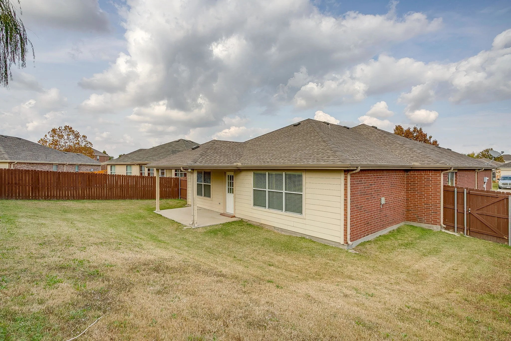 Single Family Residence For Sale in Collin County , 3612 Applewood Road, Melissa, Texas 75454, 4 Bedrooms, 2 Bathrooms, 2 Garage spaces, 2,003 Sqft, built in 2008, Price $362,500, mls#21343989, Real Estate Agent in Melissa, Homes For Sale in Collin county, Homes For Sale in Melissa, Realtor in Melissa Texas, Real Estate Brokerage Independent Realty Texas, Luminita Cordes Realtor